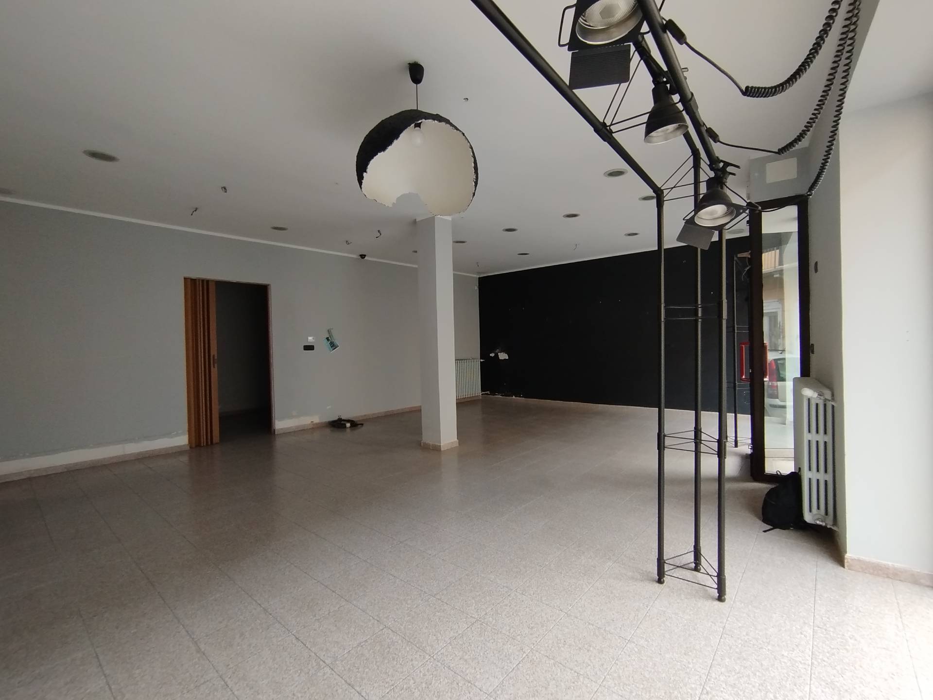 Locale commerciale in affitto a Foglizzo