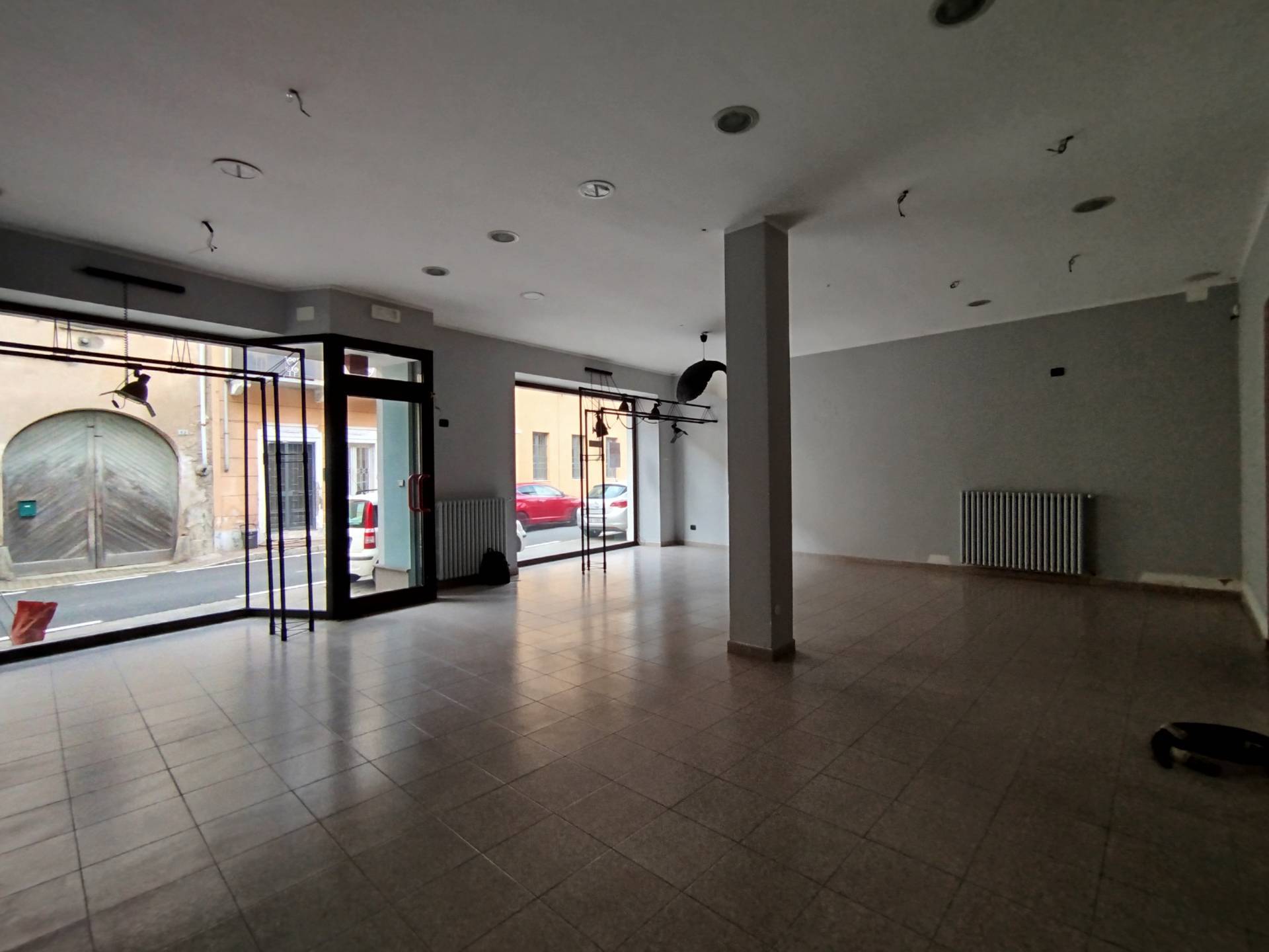 Locale commerciale in affitto a Foglizzo