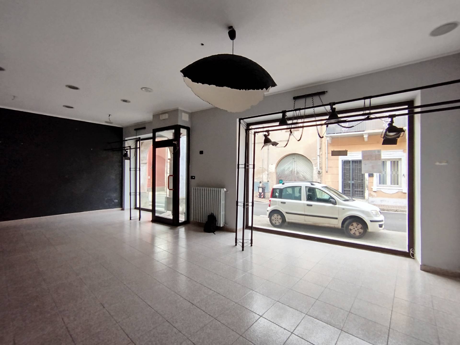 Locale commerciale in affitto a Foglizzo