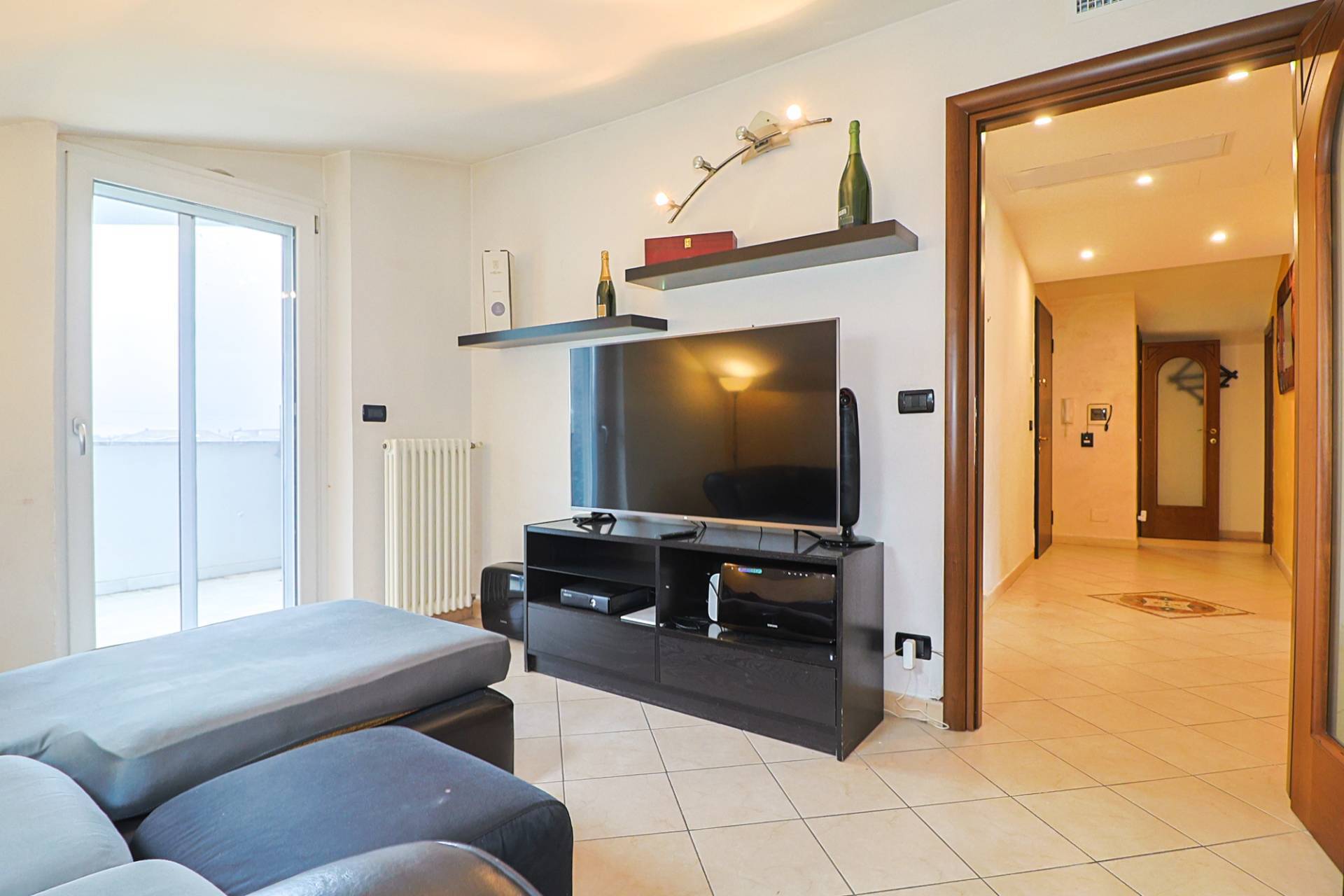 appartamento con terrazzo in vendita a Volpiano