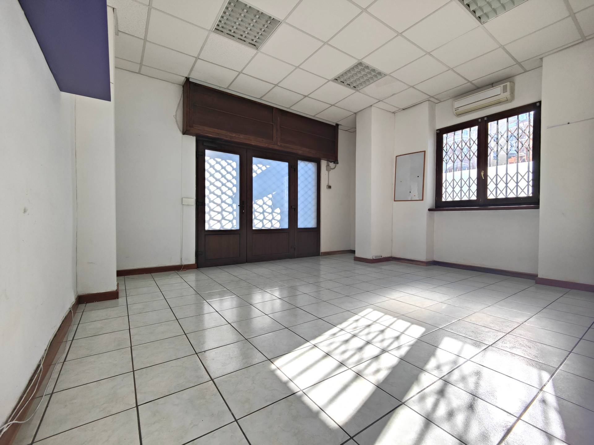 Locale commerciale in vendita a Collegno