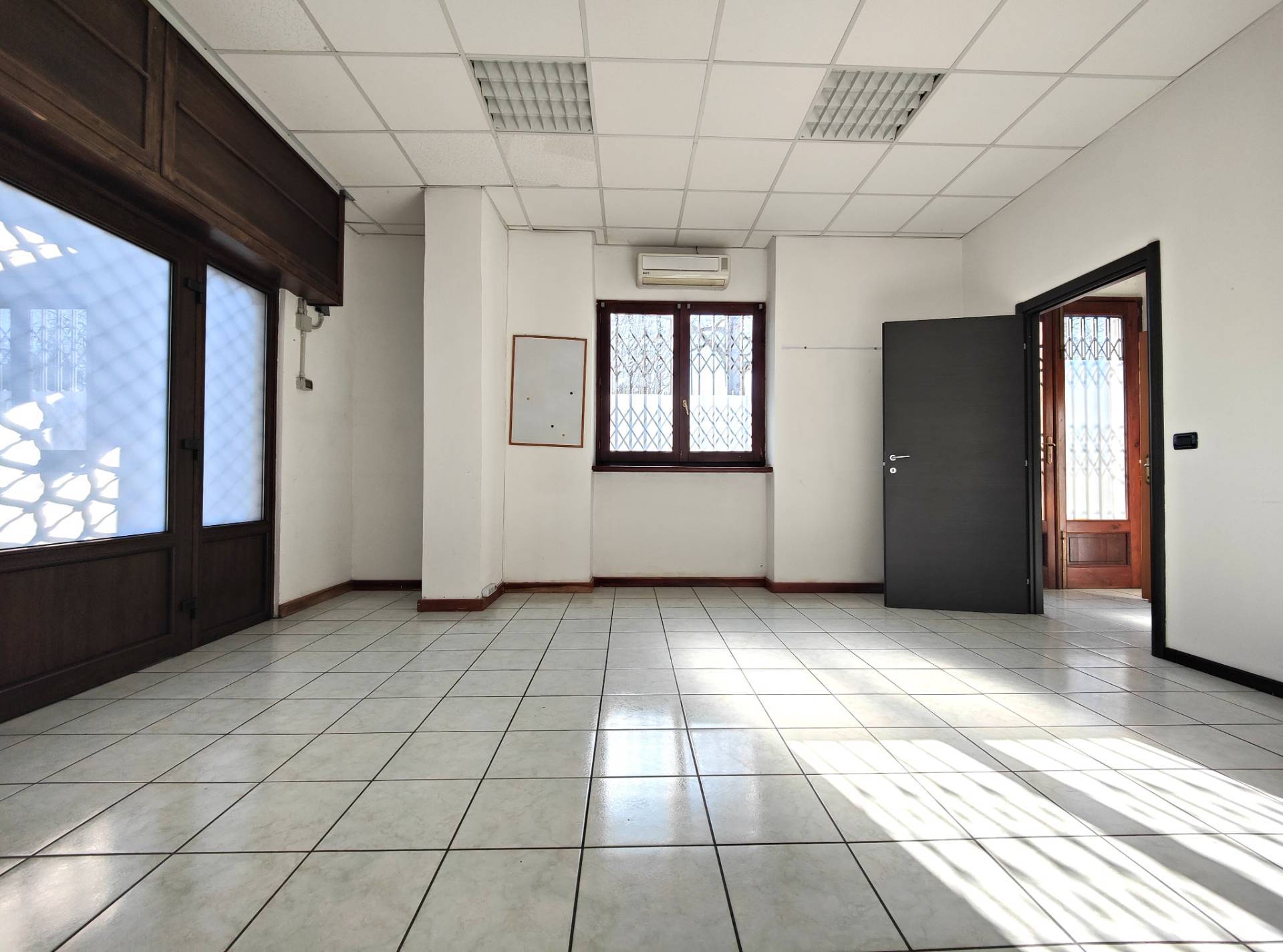 Locale commerciale in vendita a Collegno