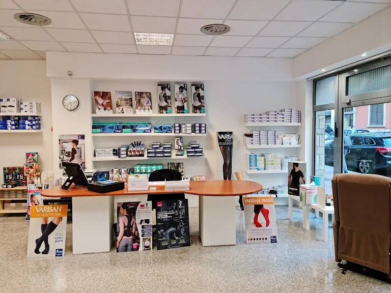 Locale commerciale in affitto a Bari, Carrassi