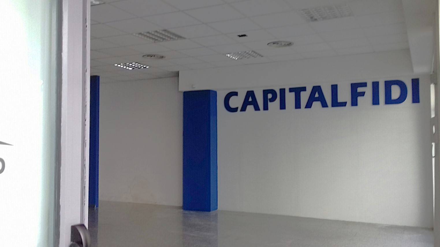 Locale commerciale in affitto a Bari, Carrassi