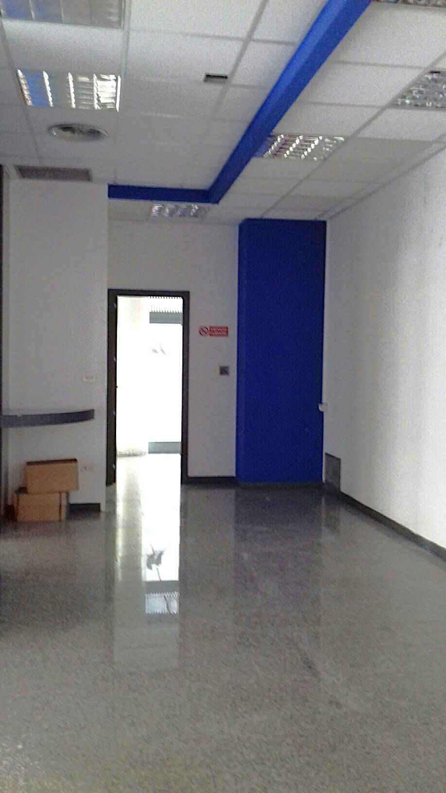 Locale commerciale in affitto a Bari, Carrassi