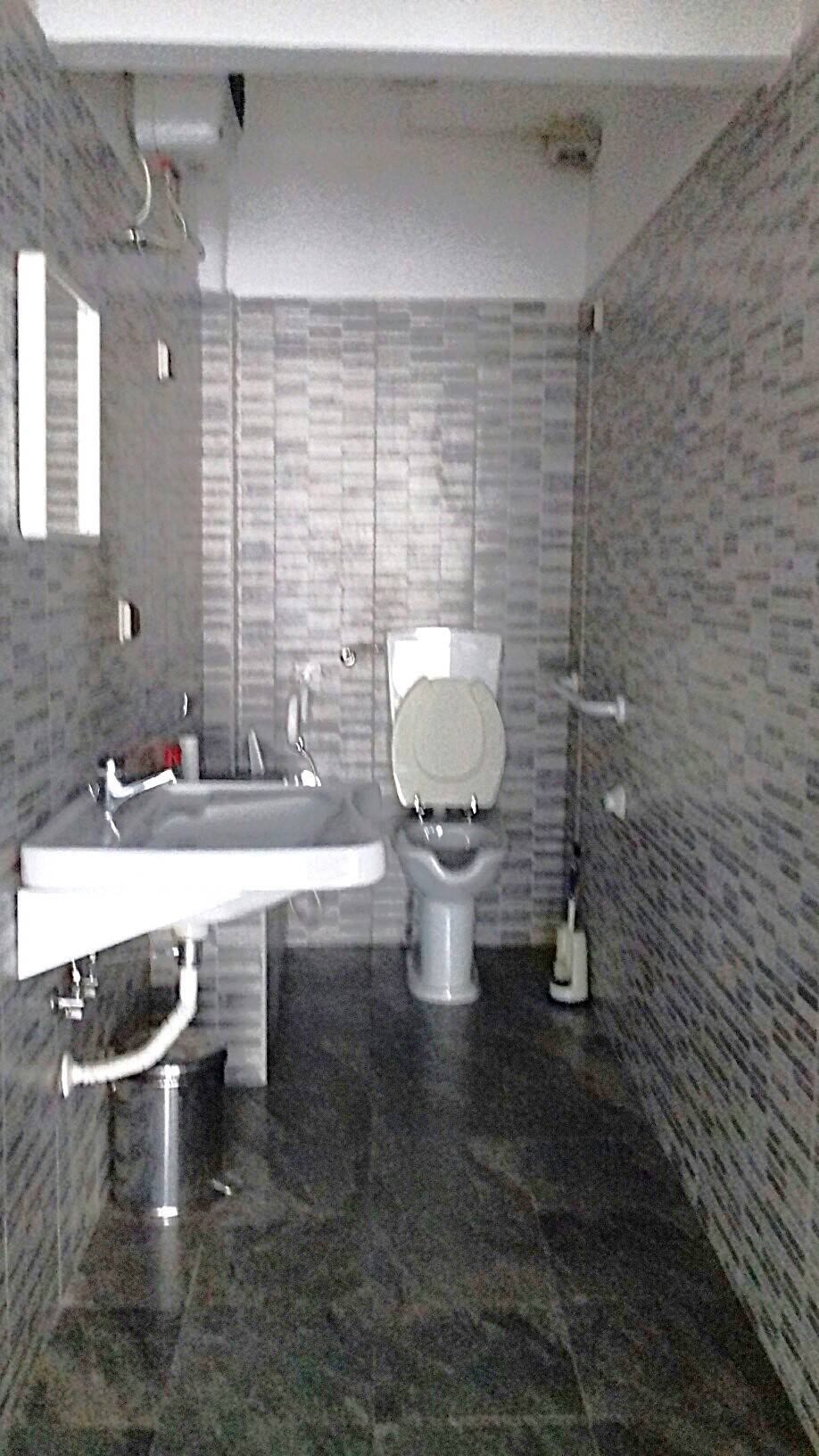 Locale commerciale in affitto a Bari, Carrassi