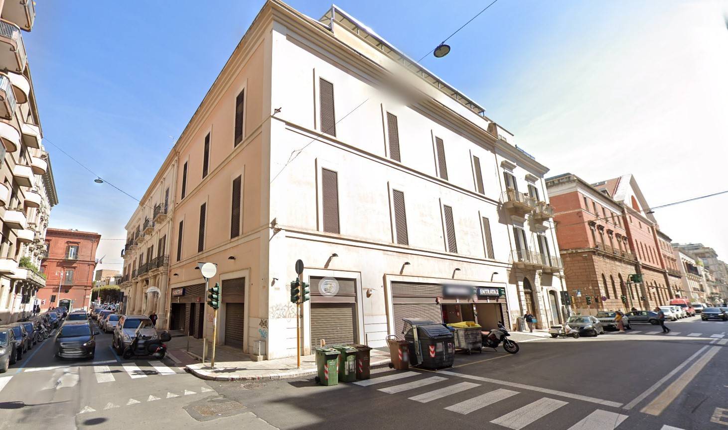 Posto auto coperto in affitto a Bari, Murat