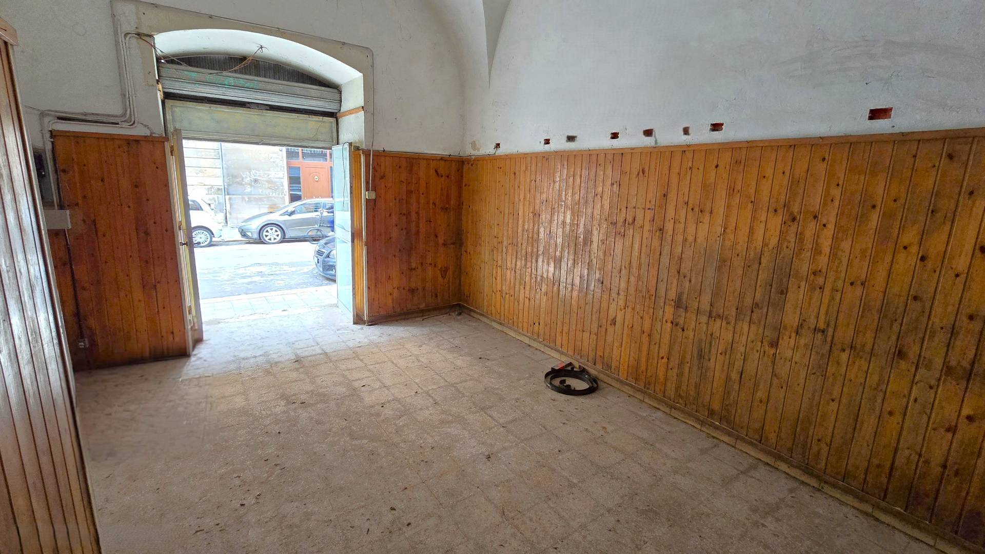 Locale commerciale in affitto a Bari, Libert