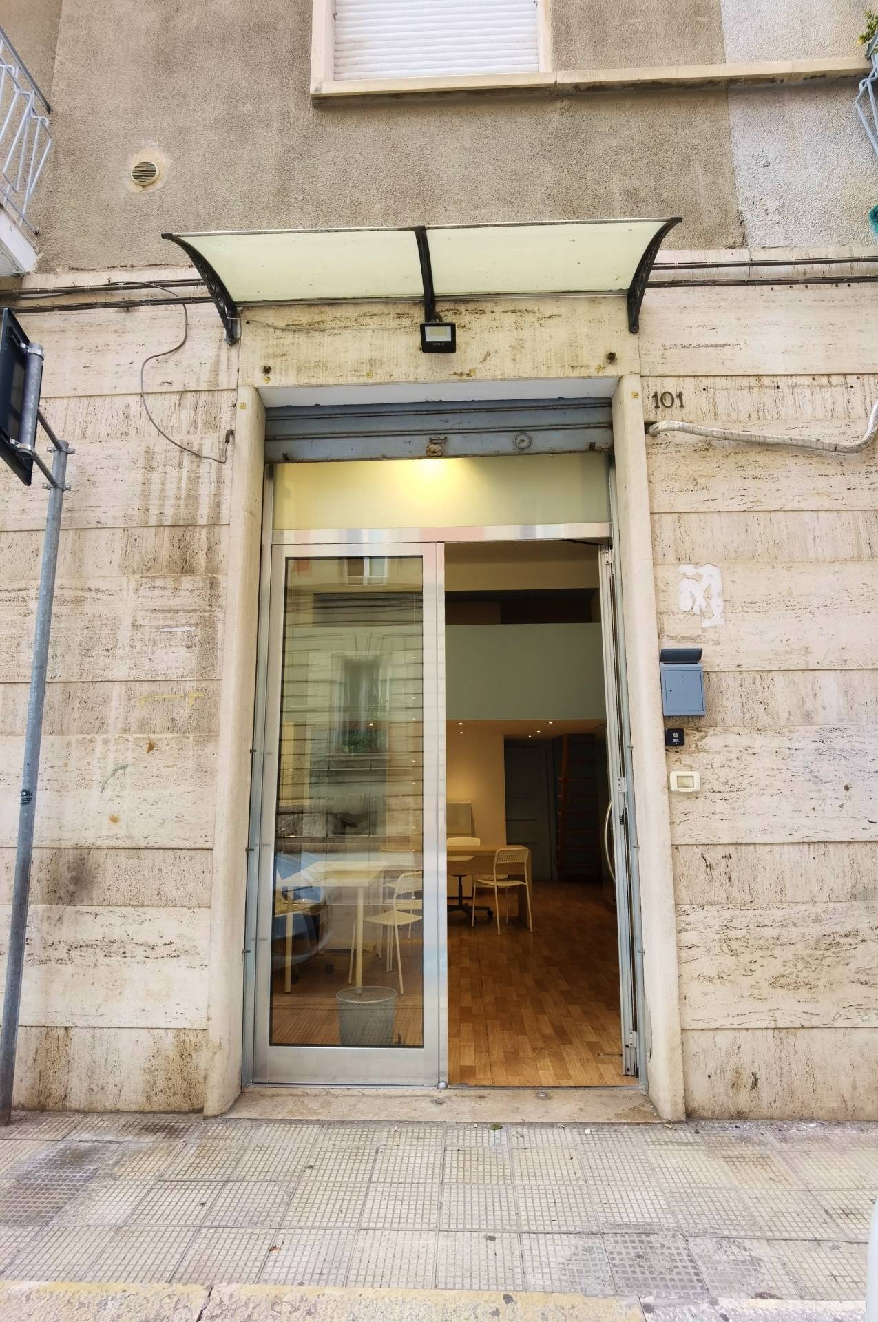 Locale commerciale in vendita a Bari