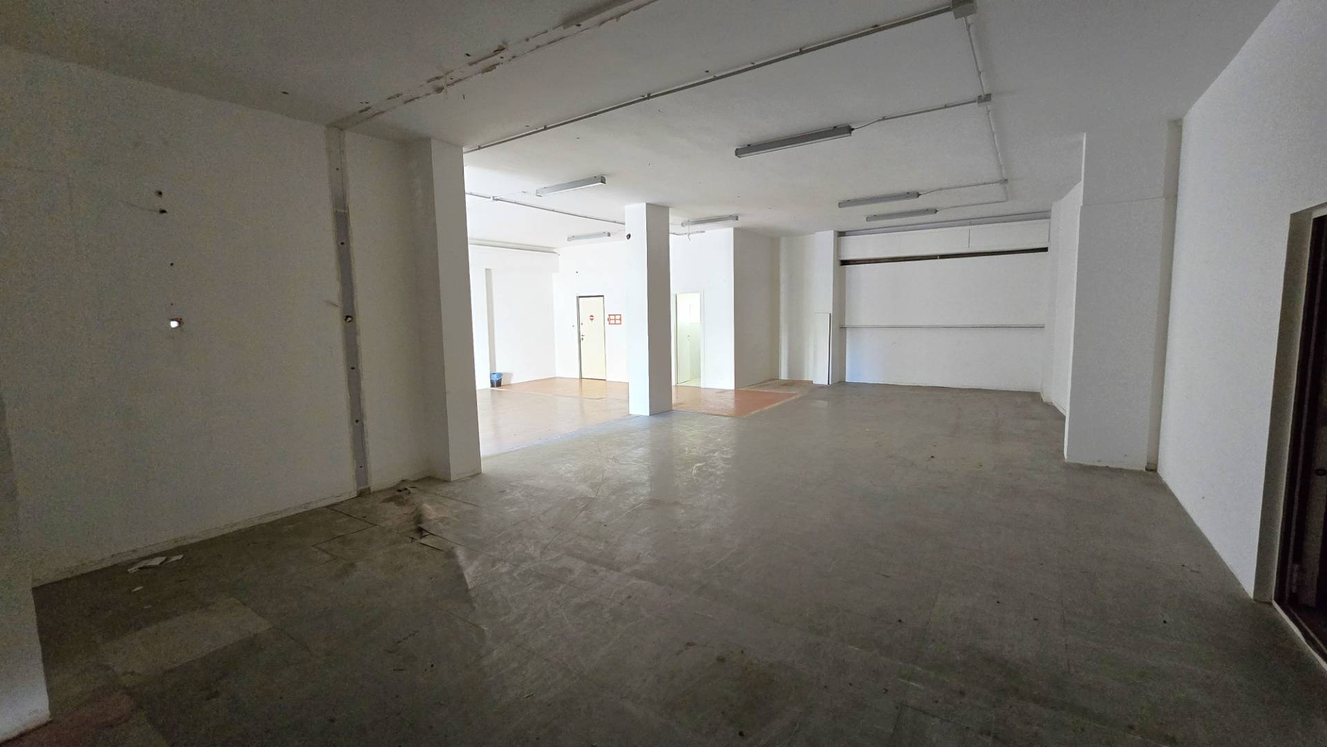 Deposito in vendita a Bari, S. Pasquale