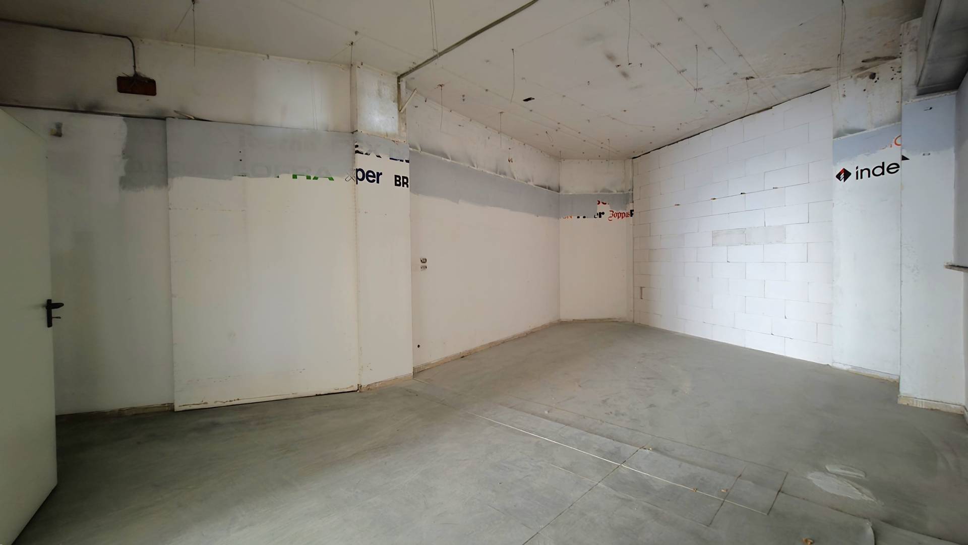 Deposito in vendita a Bari, S. Pasquale