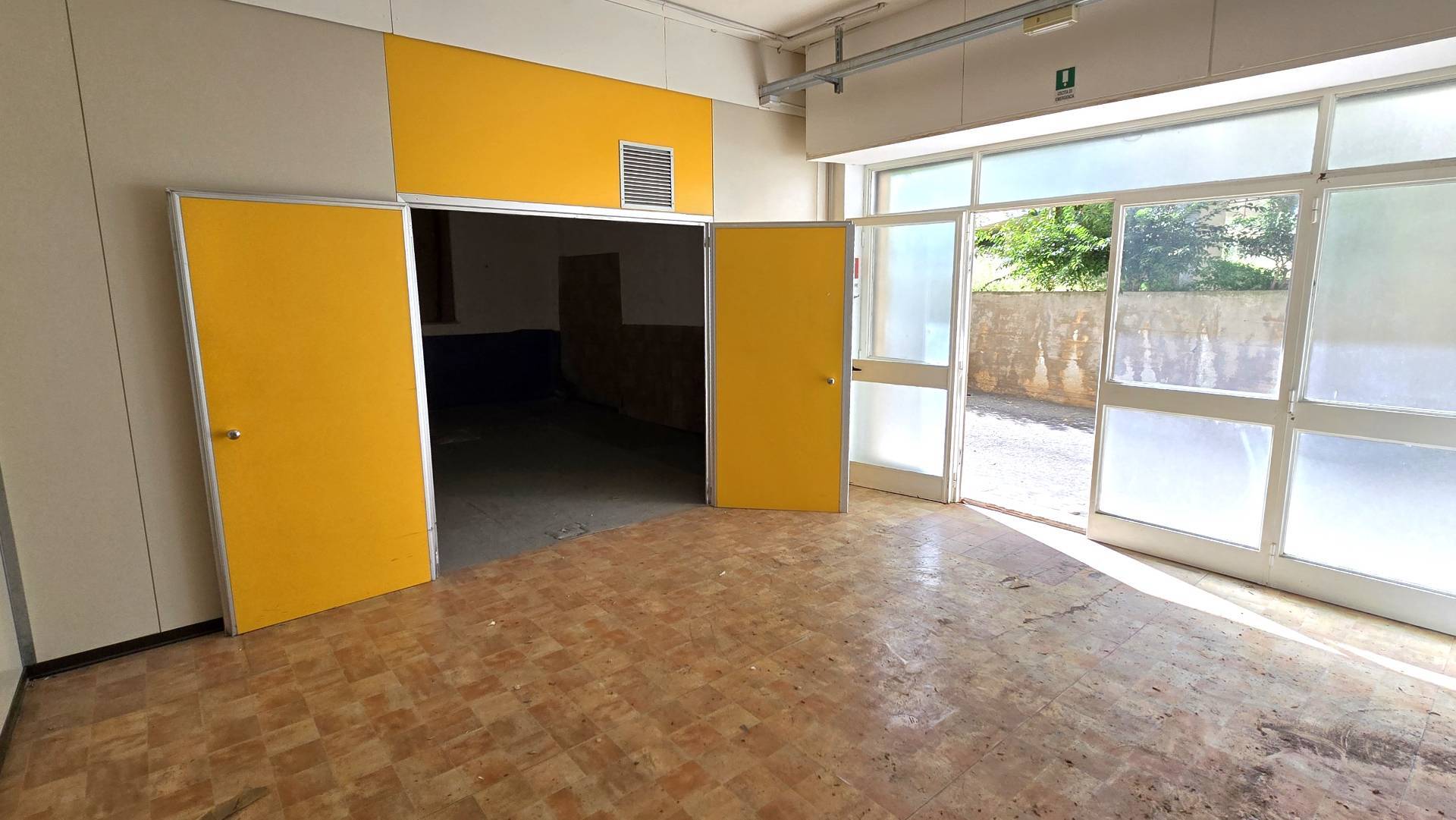 Deposito in vendita a Bari, S. Pasquale