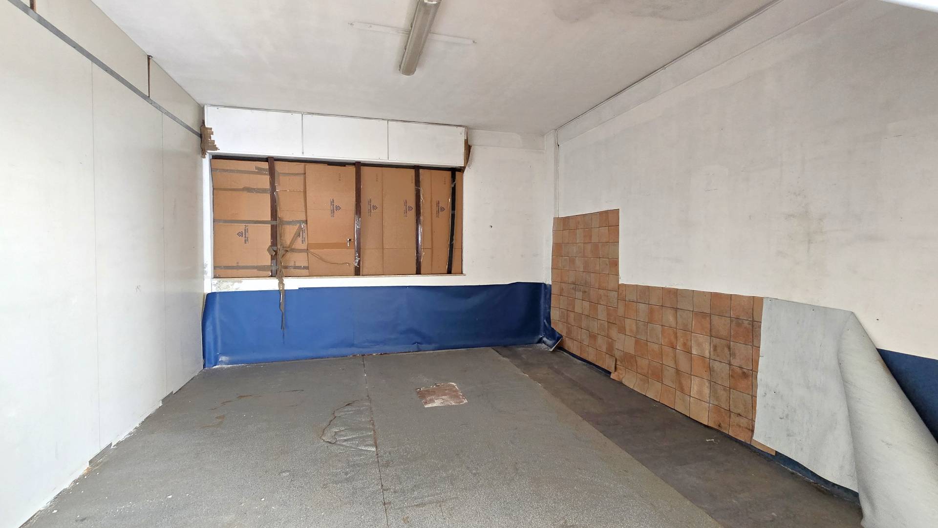 Deposito in vendita a Bari, S. Pasquale