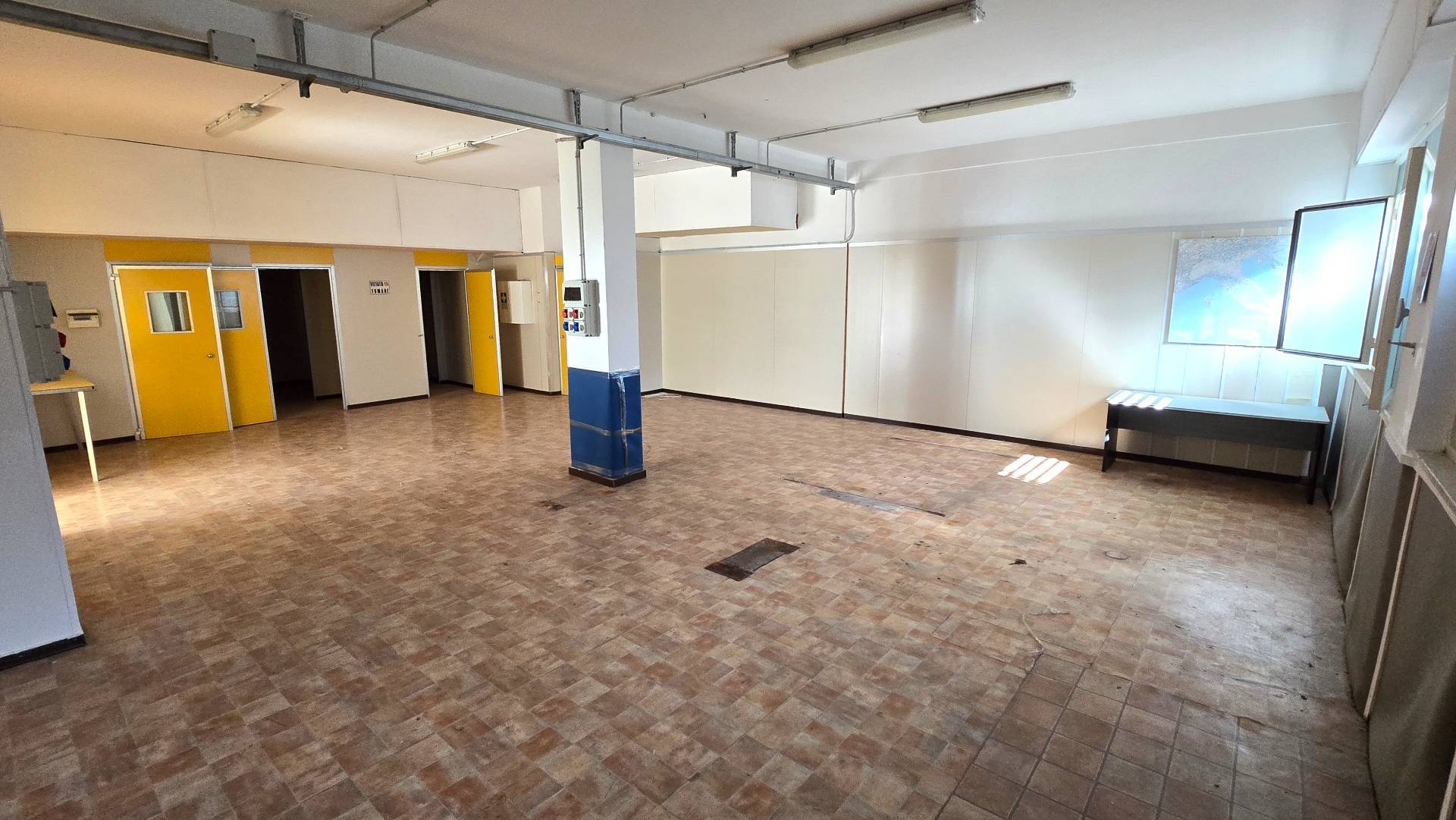 Deposito in vendita a Bari, S. Pasquale