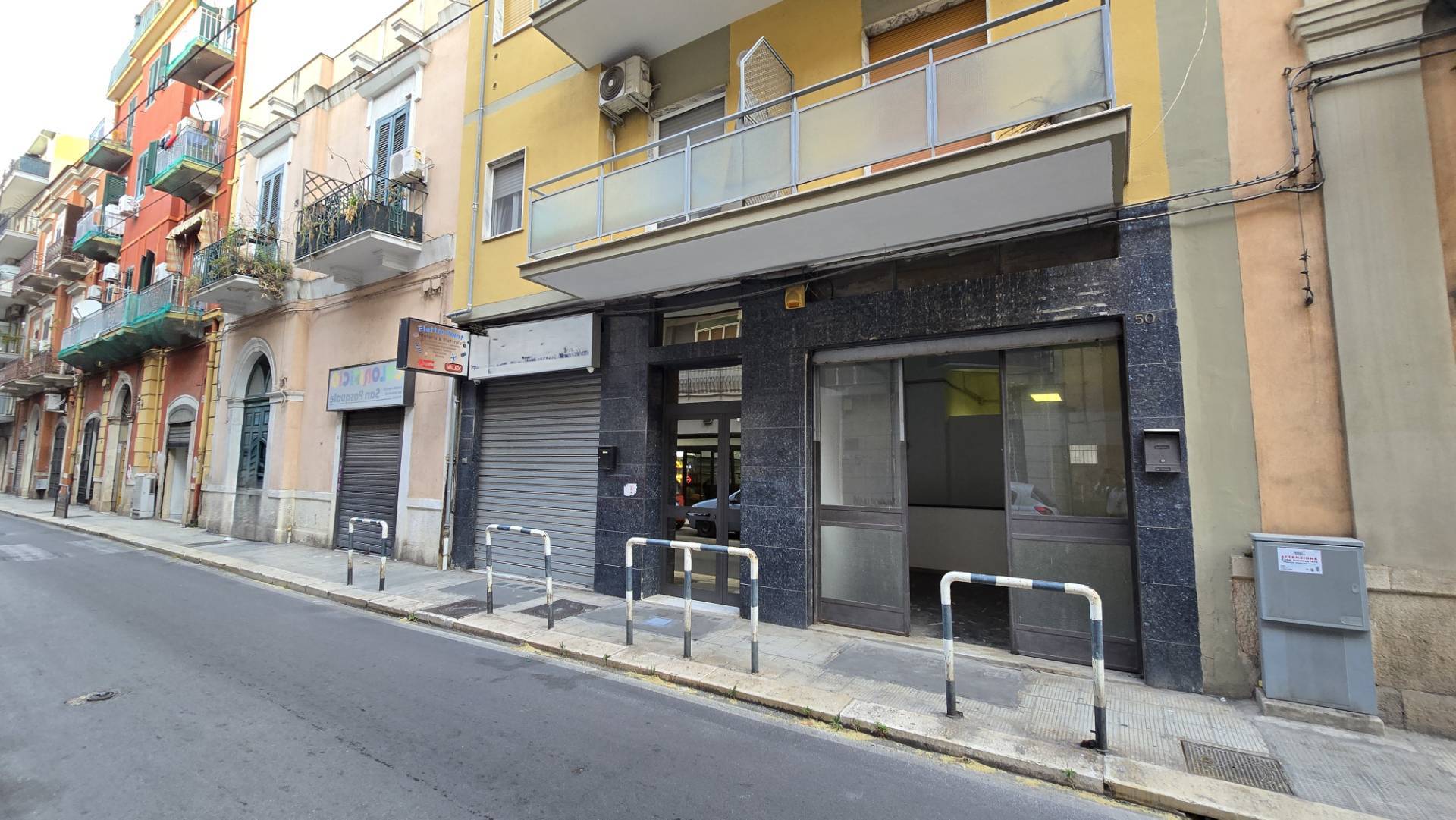 Locale commerciale in affitto a Bari, S. Pasquale