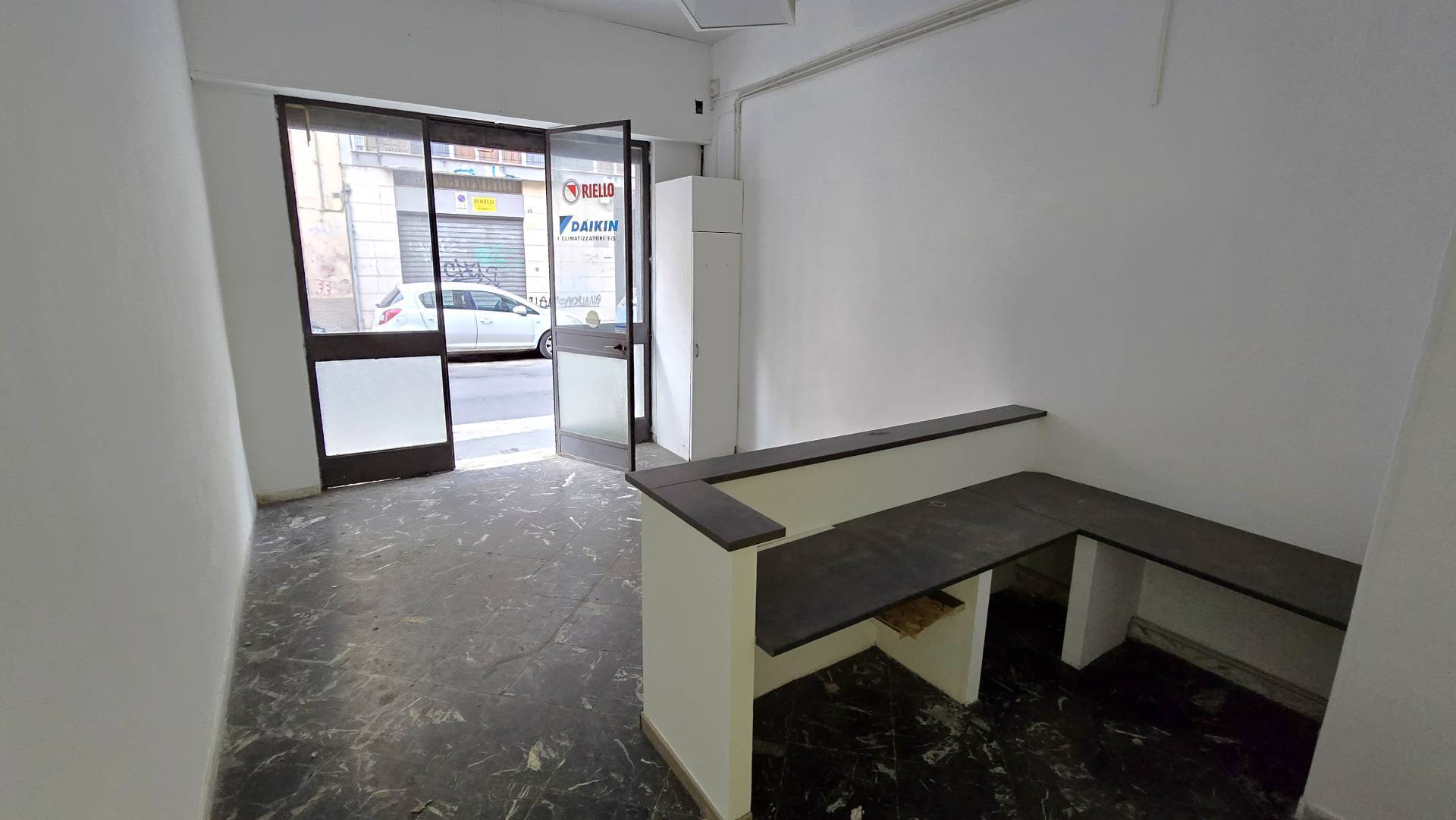 Locale commerciale in affitto a Bari, S. Pasquale