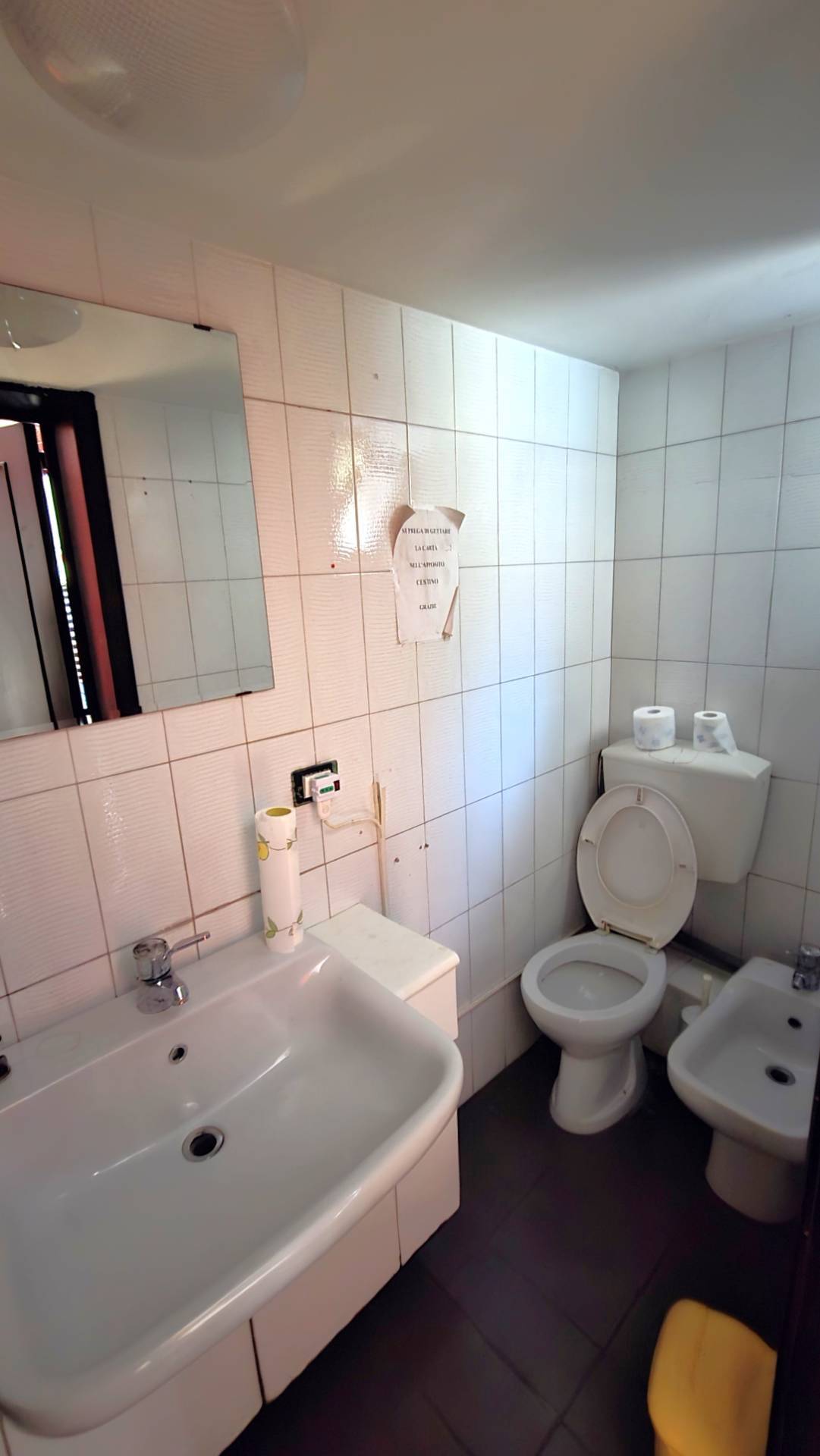 Locale commerciale in vendita a Bari, S. Pasquale