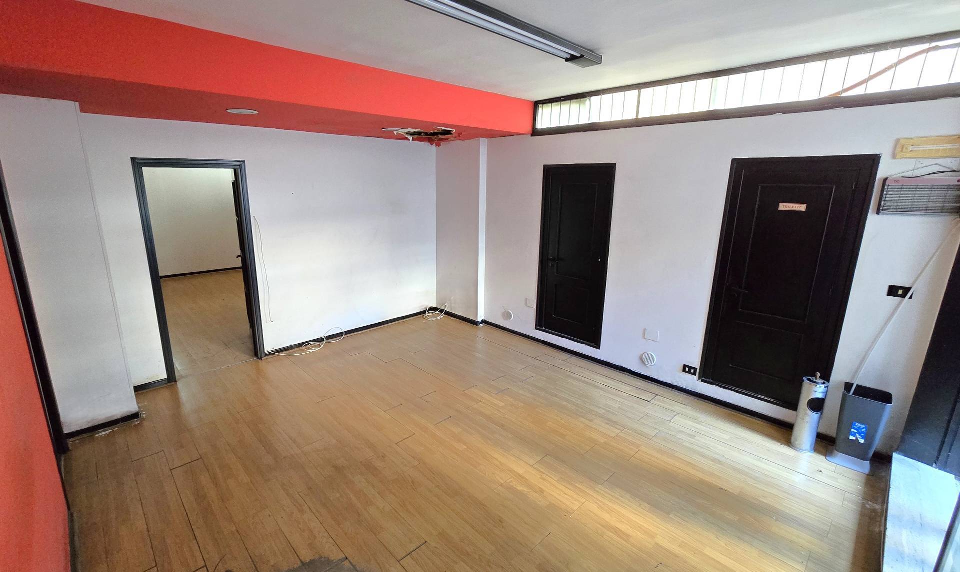 Locale commerciale in vendita a Bari, S. Pasquale