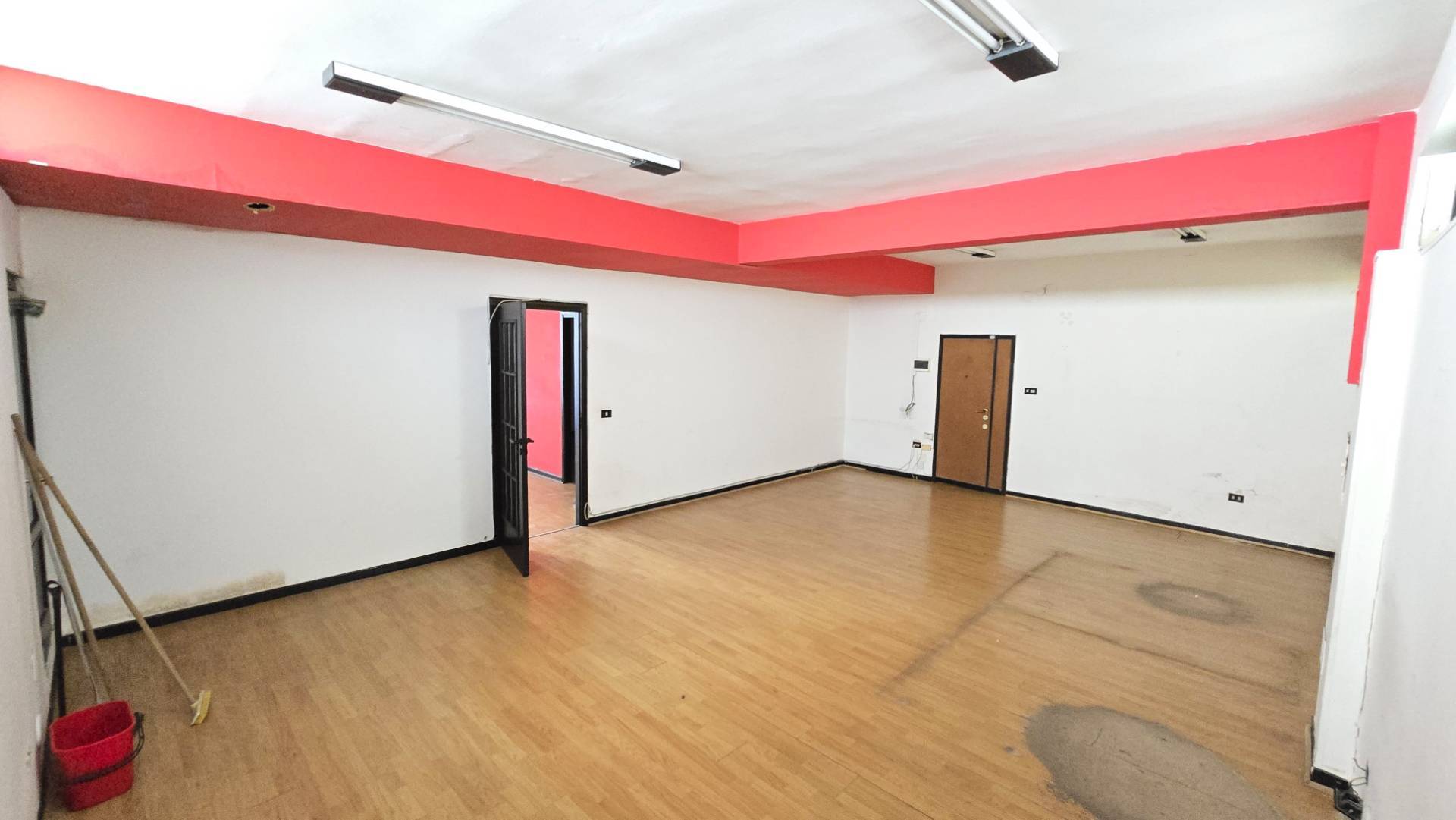 Locale commerciale in vendita a Bari, S. Pasquale