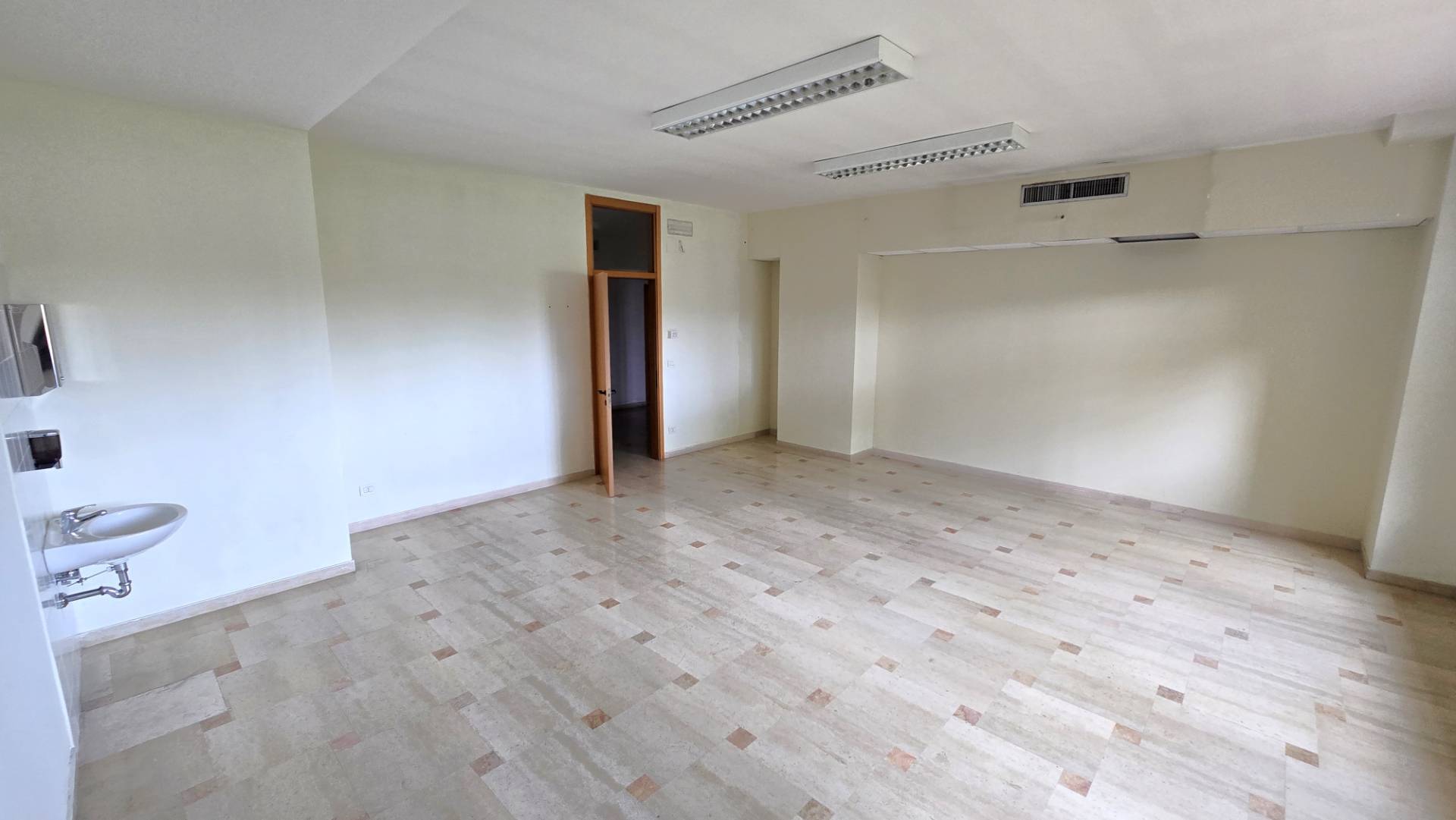 Studio/Ufficio in affitto a Bari, Poggiofranco