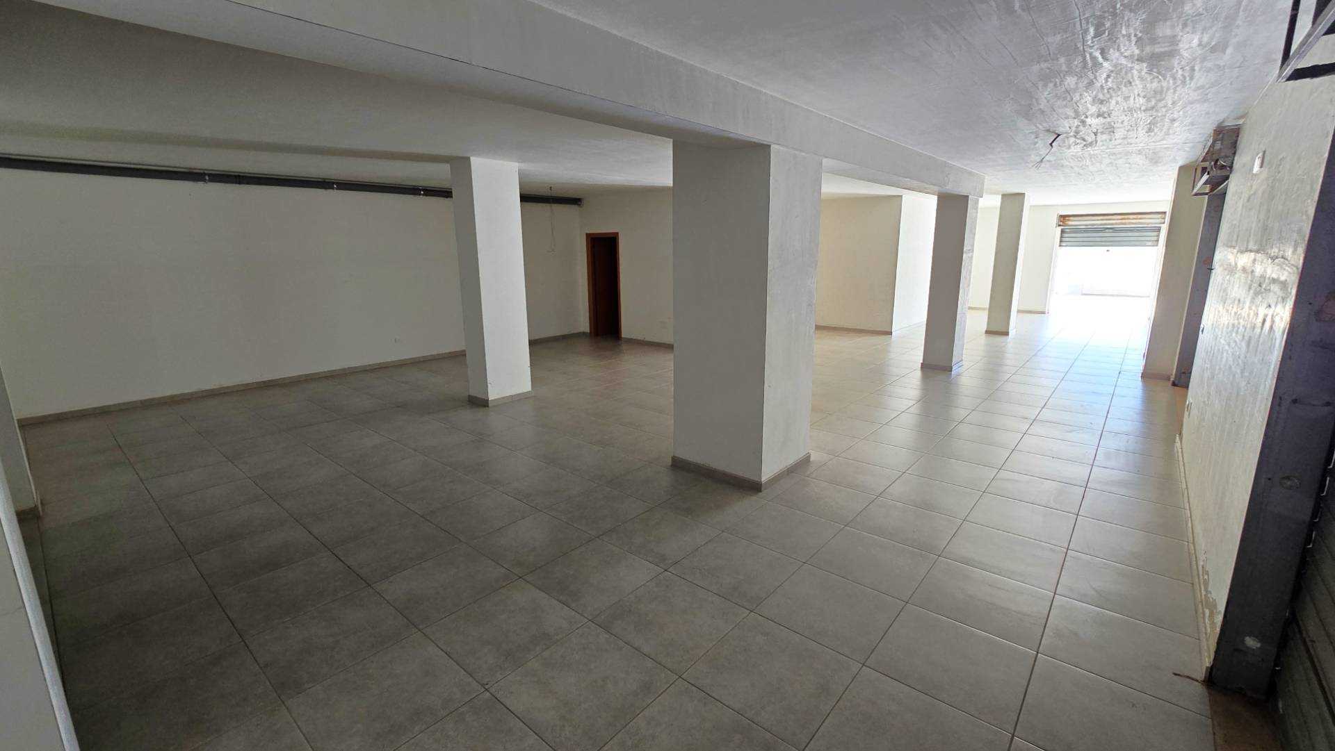 Locale commerciale in affitto a Bari