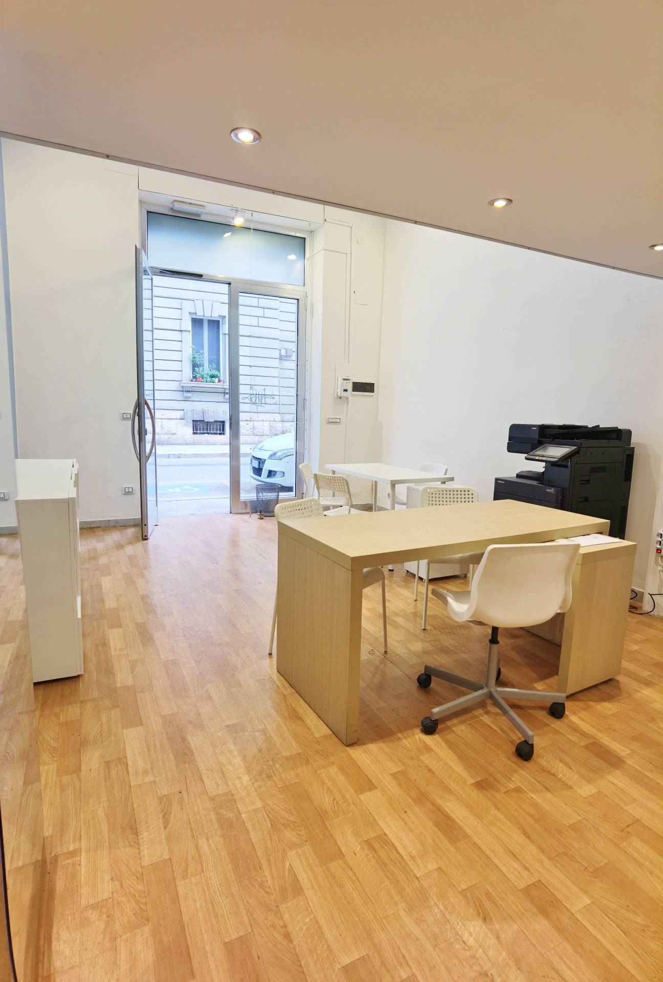 Locale commerciale in vendita a Bari