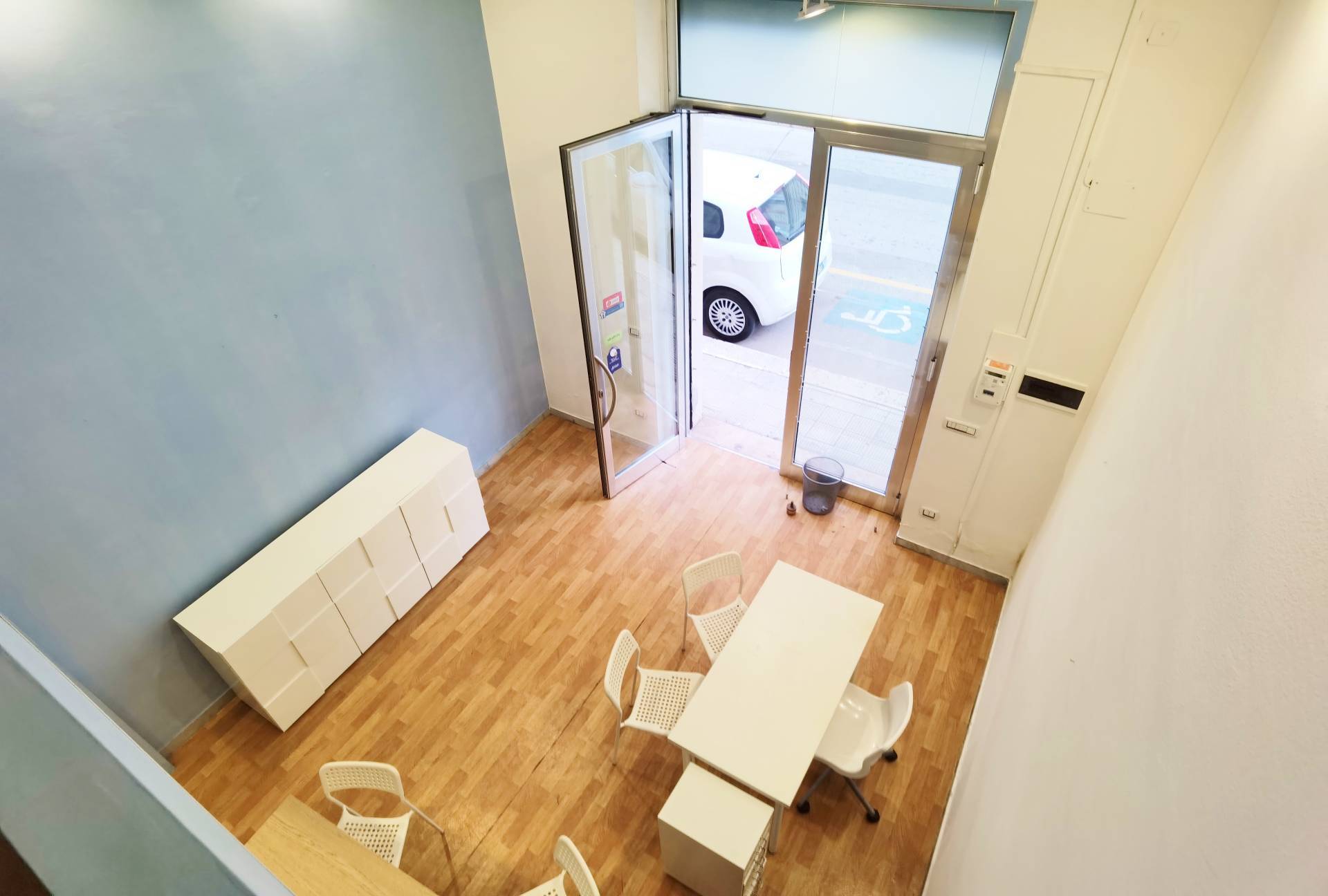 Locale commerciale in vendita a Bari