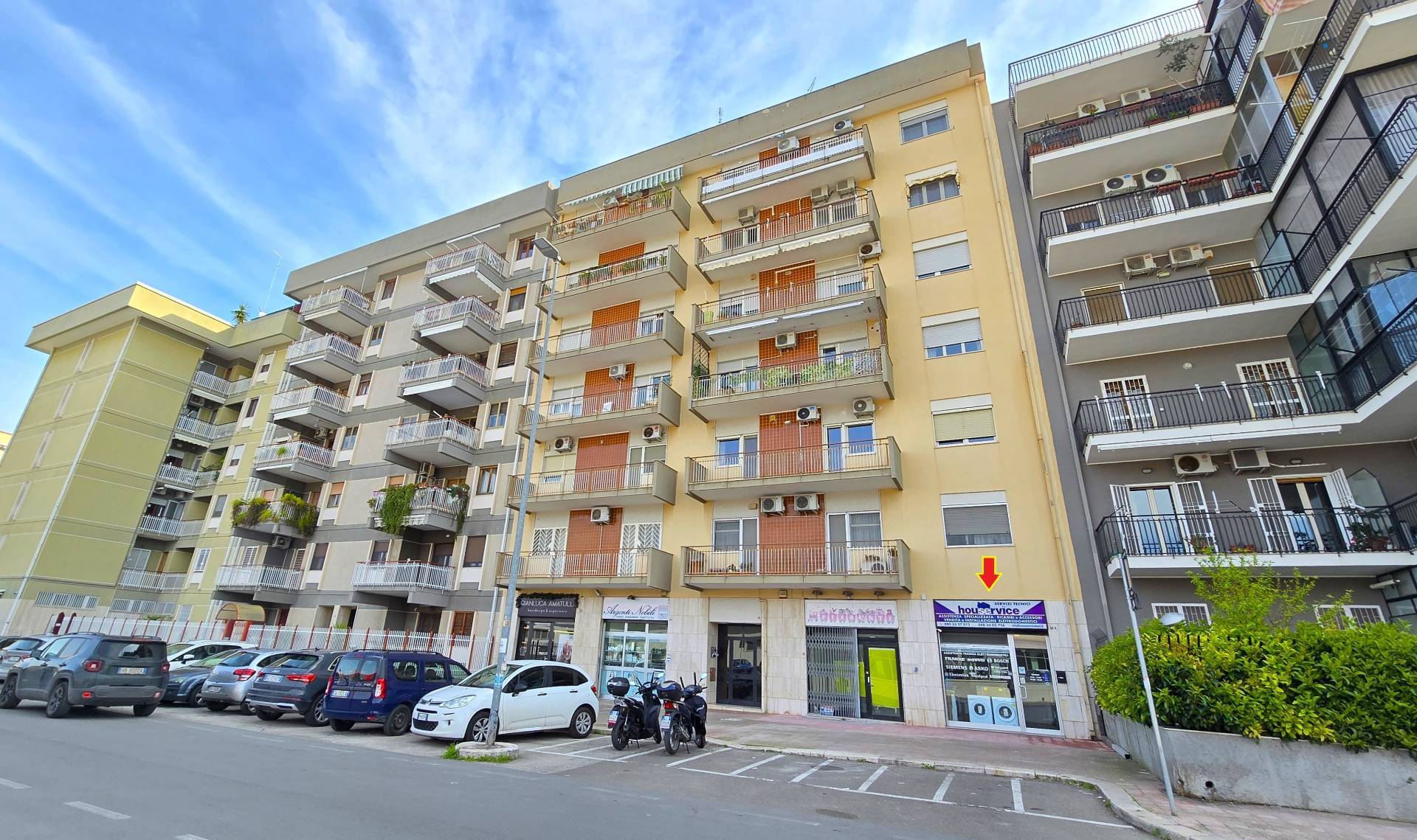 Locale commerciale in vendita a Bari, Poggiofranco