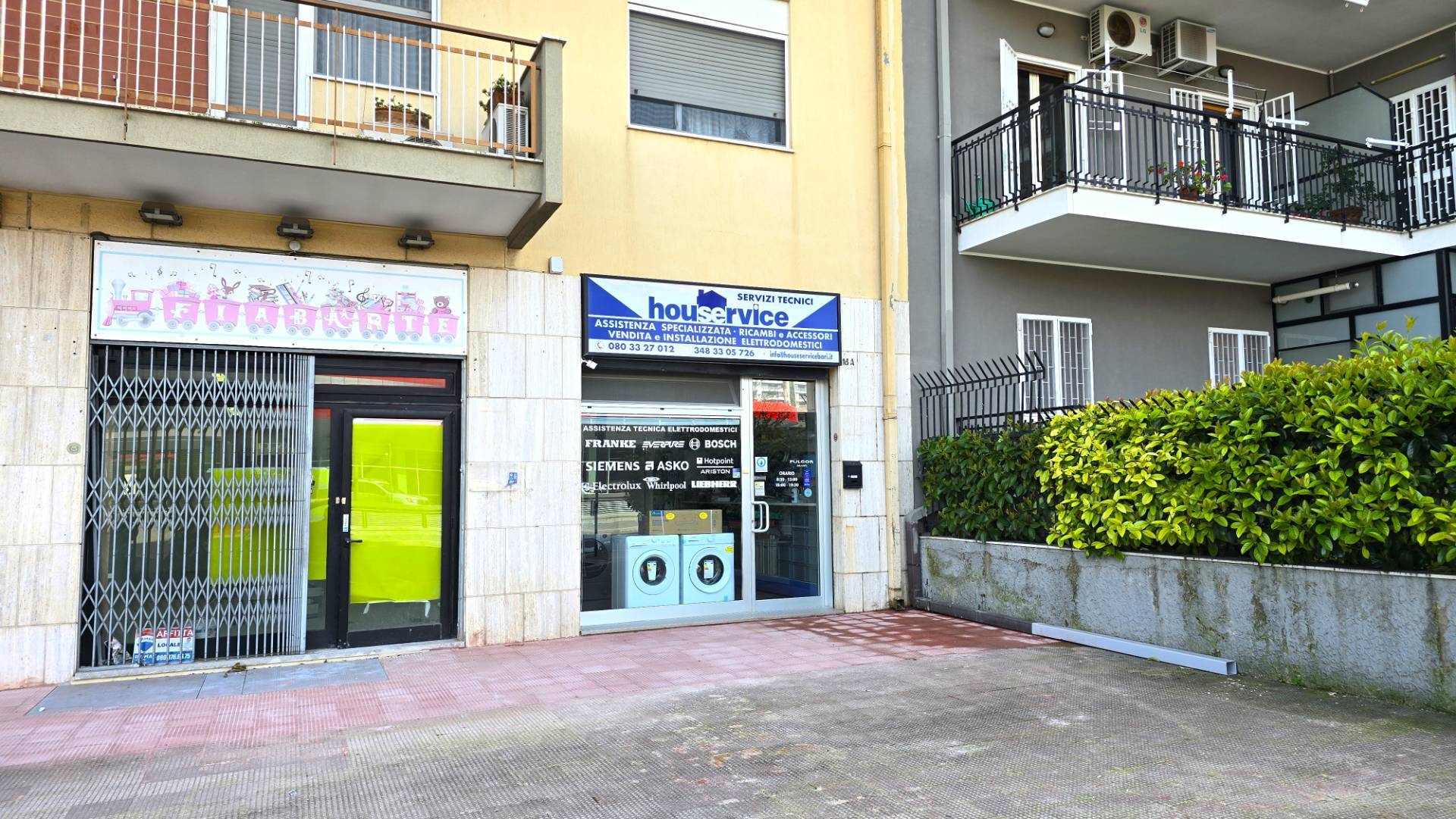 Locale commerciale in vendita a Bari, Poggiofranco