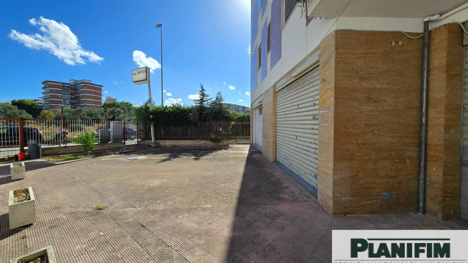 Locale commerciale in vendita a Bari, S. Pasquale