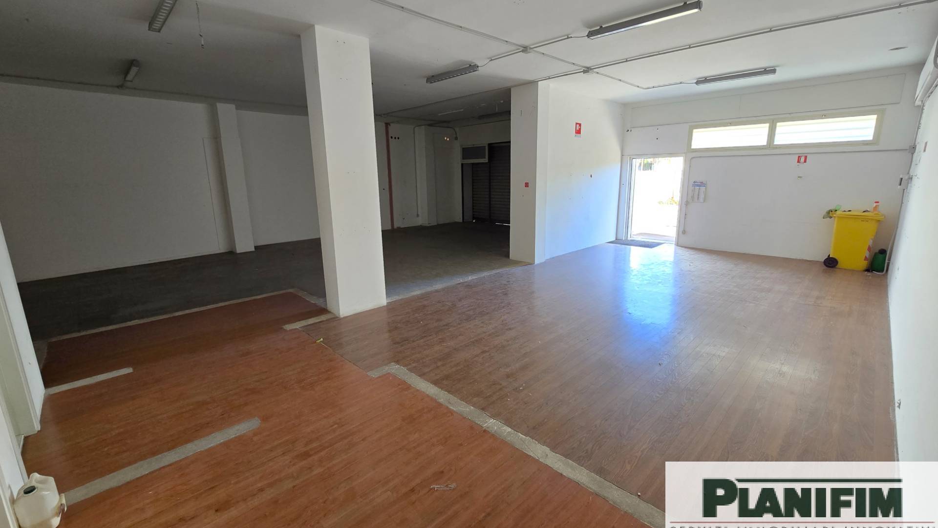 Locale commerciale in vendita a Bari, S. Pasquale