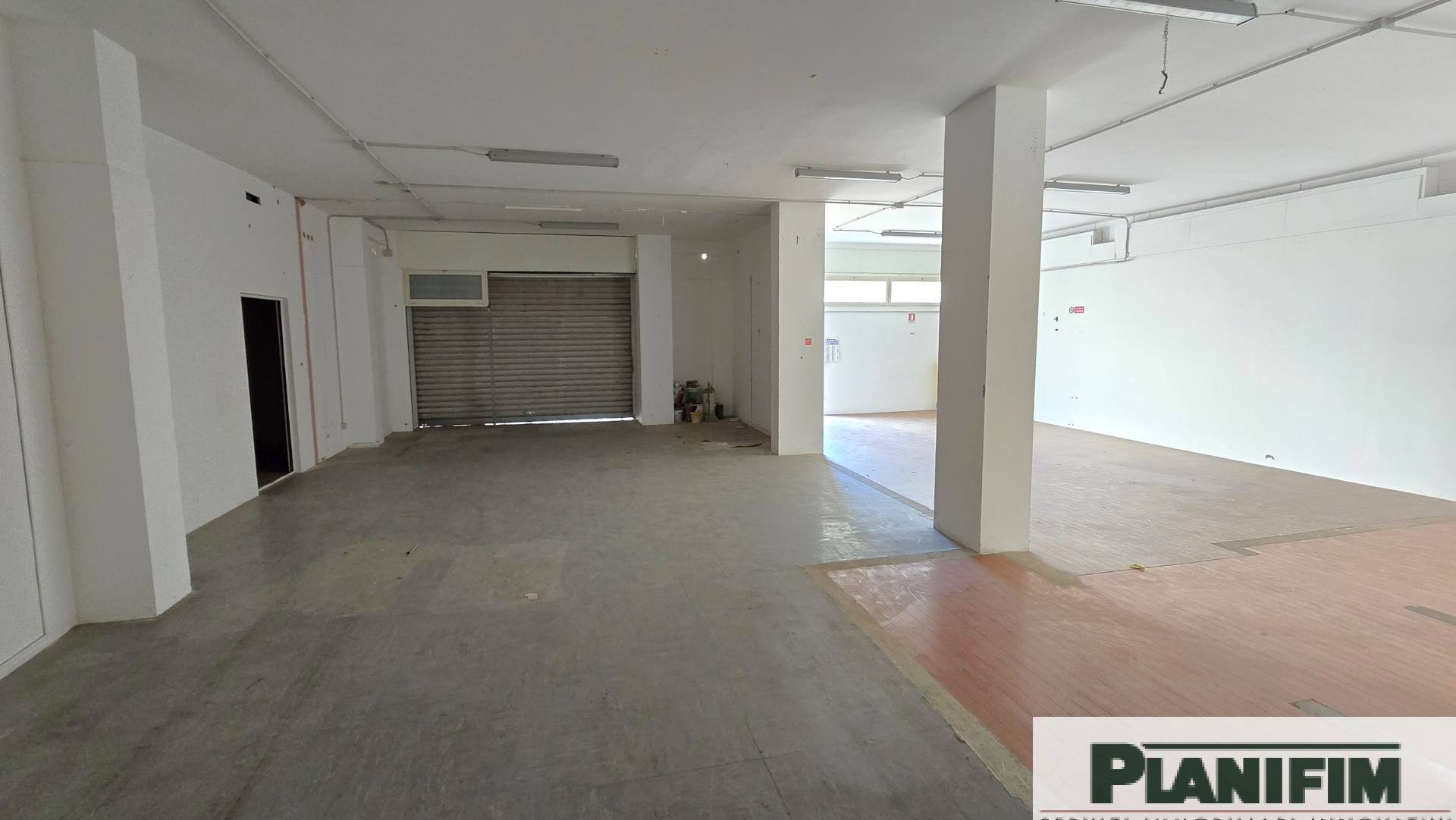Locale commerciale in vendita a Bari, S. Pasquale