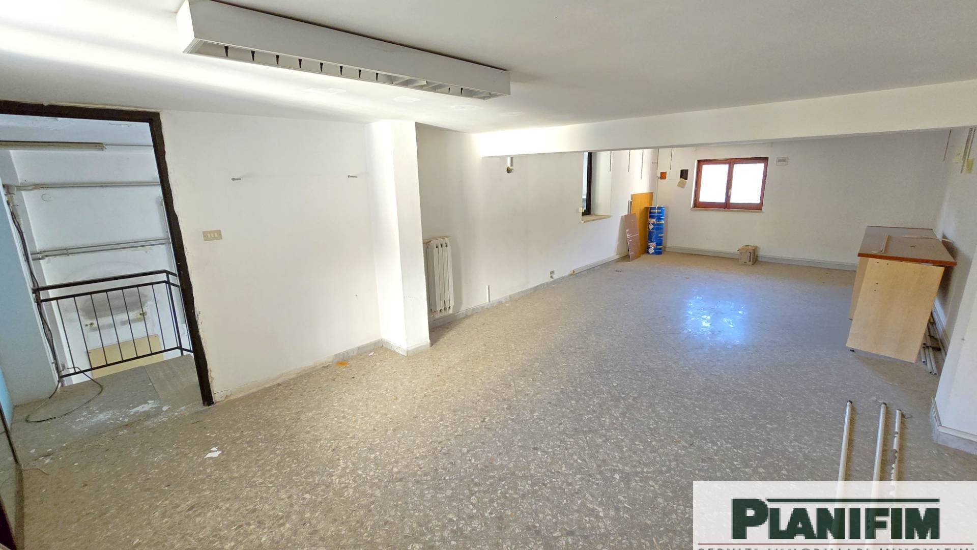 Locale commerciale in affitto a Capurso