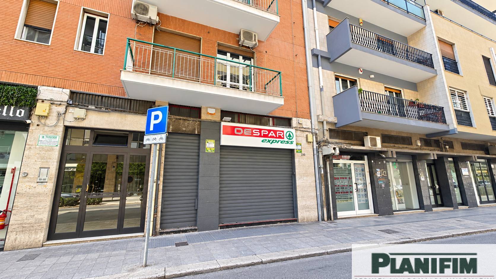 Locale commerciale in affitto a Bari, Murat