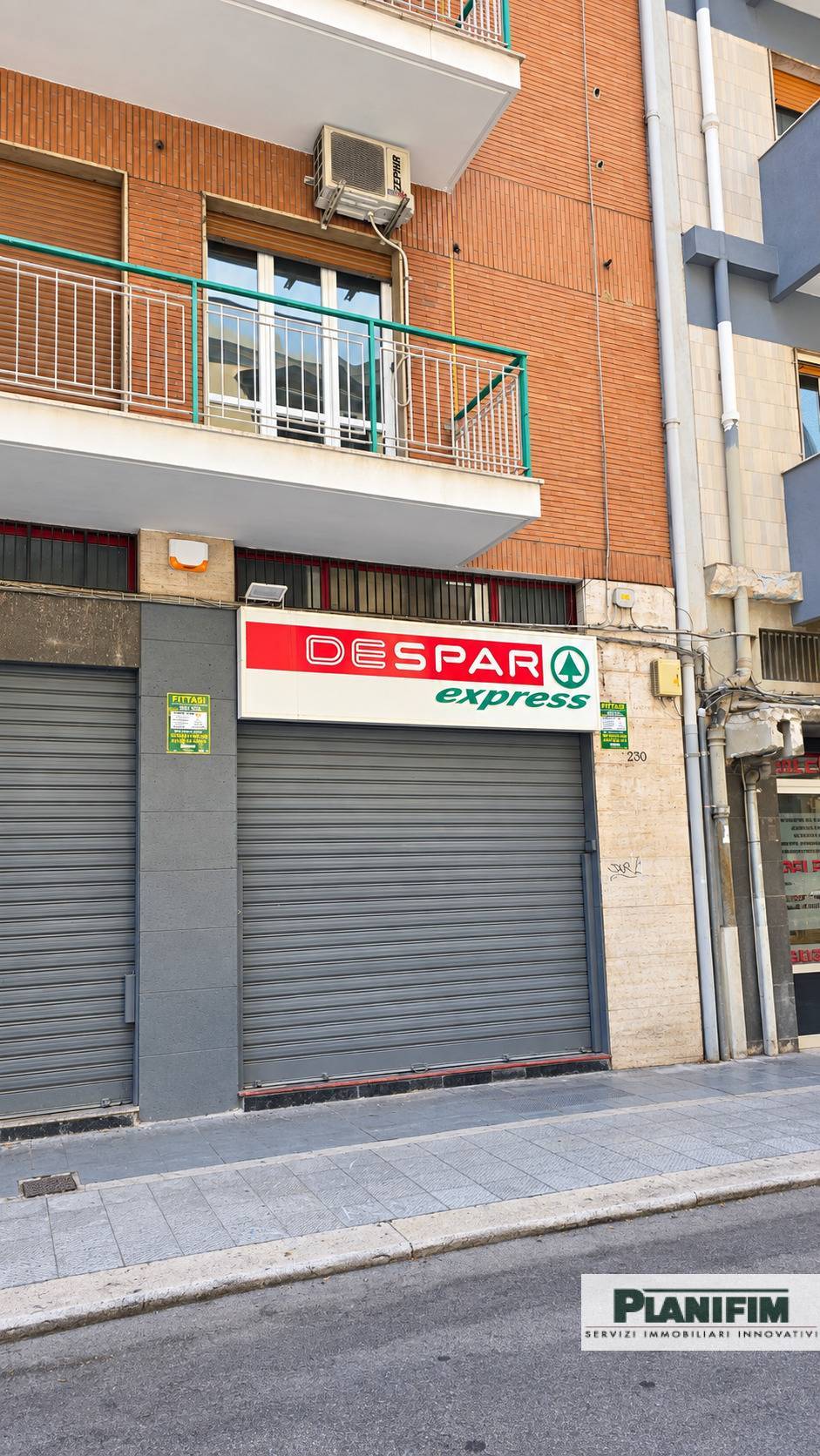 Locale commerciale in affitto a Bari, Murat