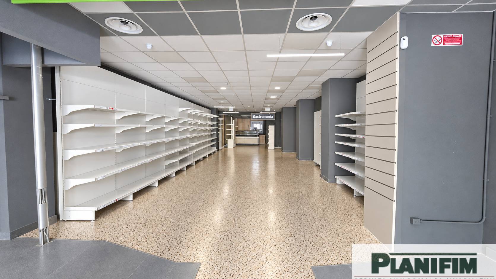 Locale commerciale in affitto a Bari, Murat