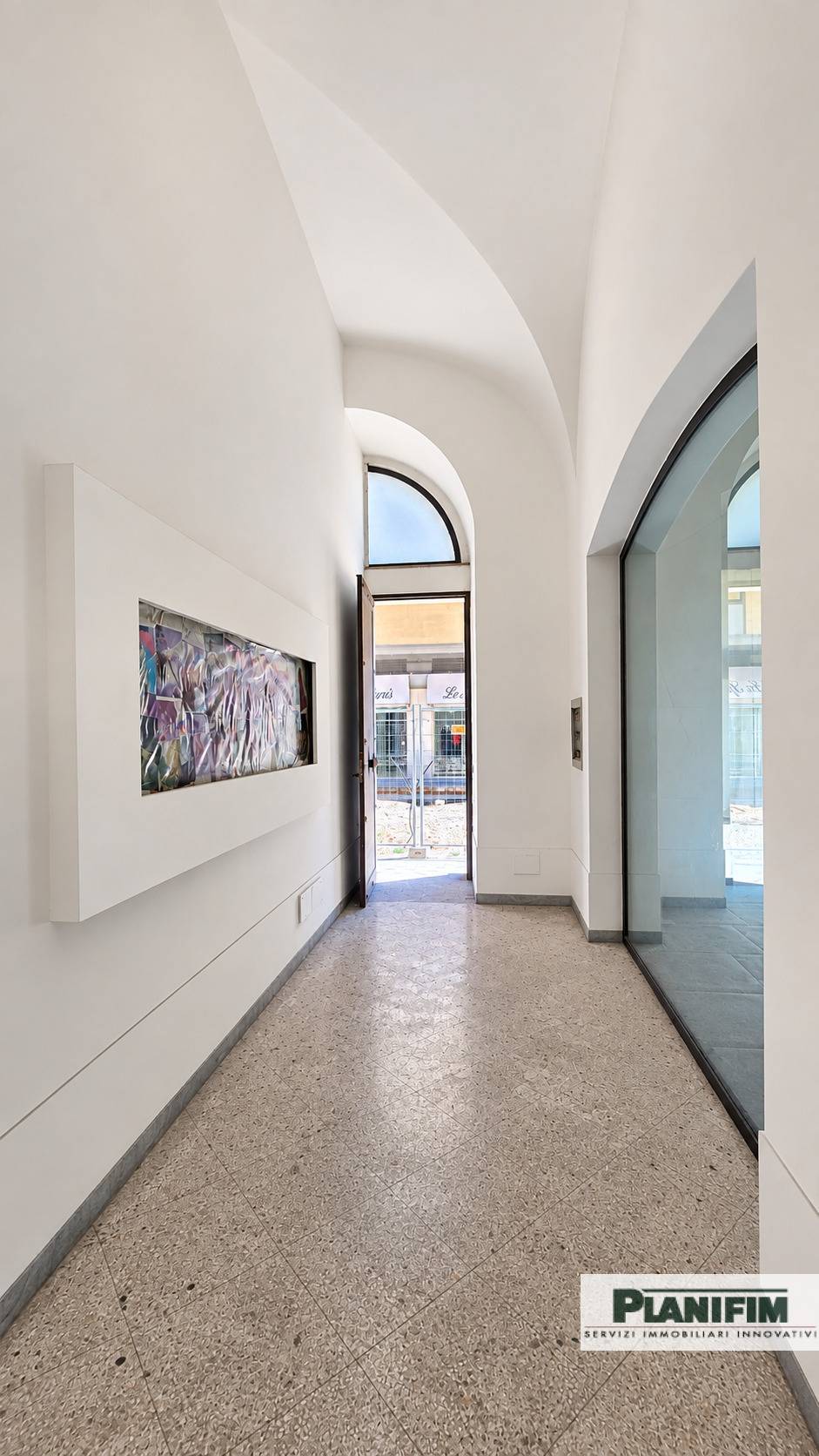 Locale commerciale in vendita a Bari