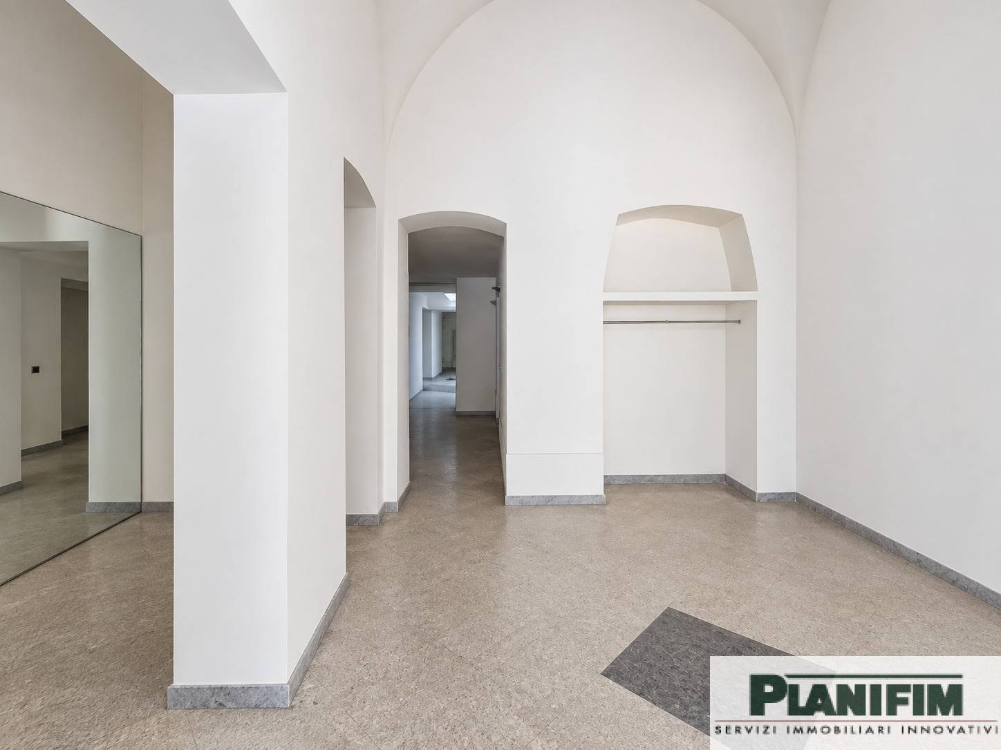 Locale commerciale in vendita a Bari