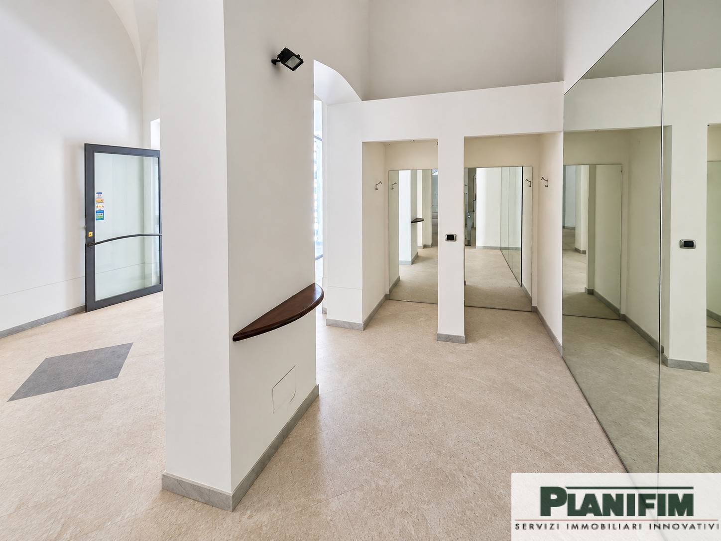 Locale commerciale in vendita a Bari