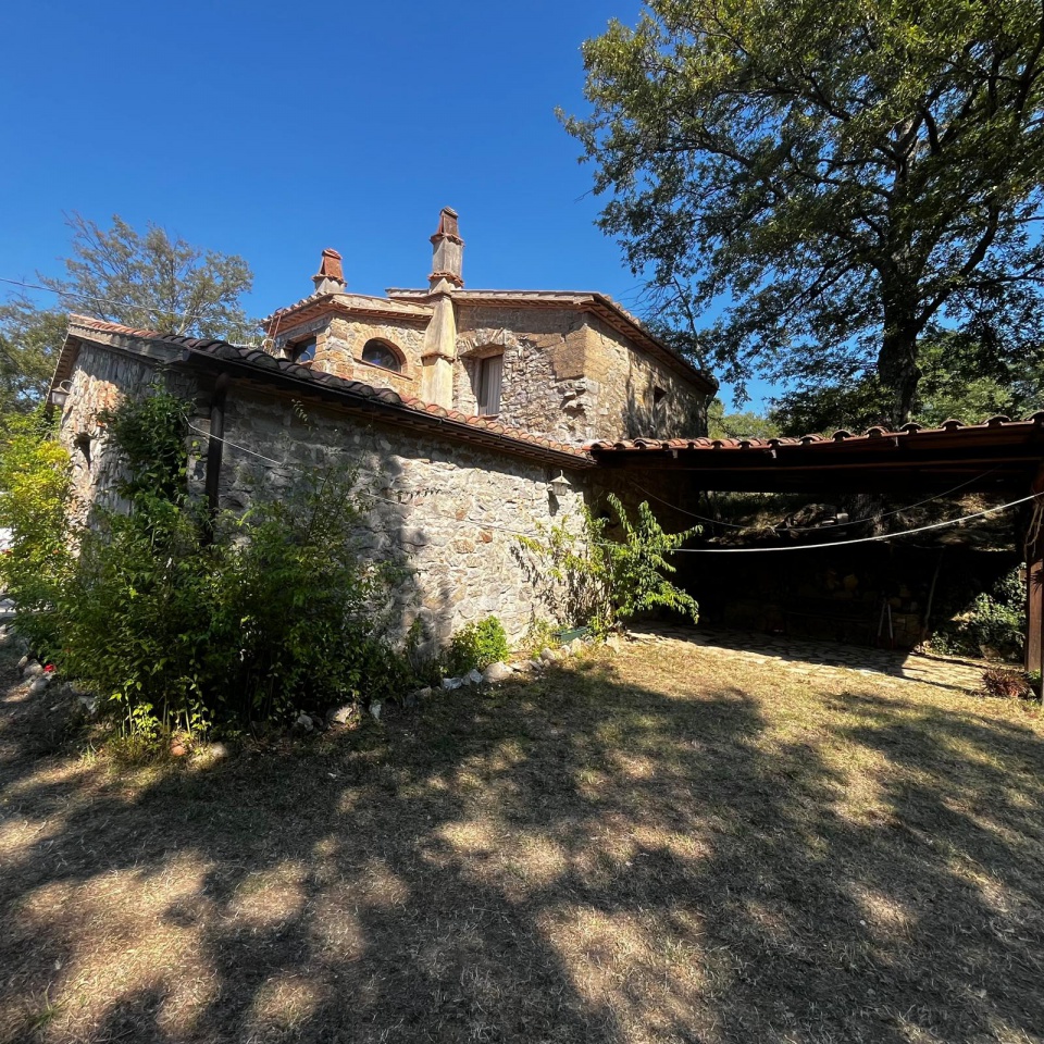 Rustico con giardino a Sorano