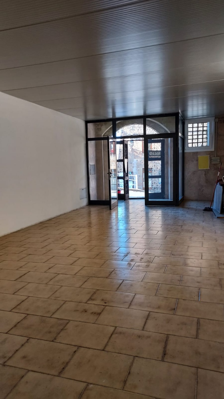 Negozio in affitto a Pitigliano