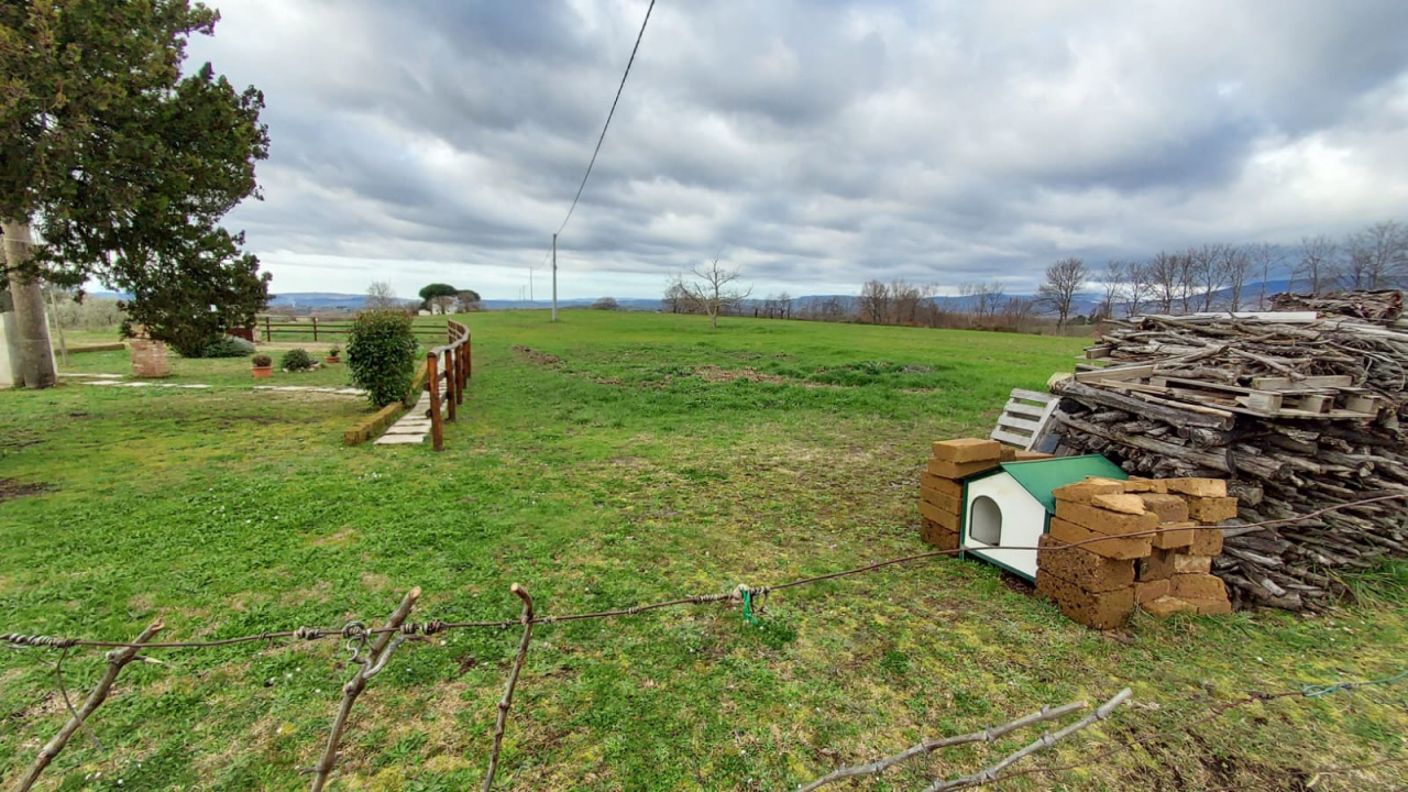 Terreno con giardino a Pitigliano