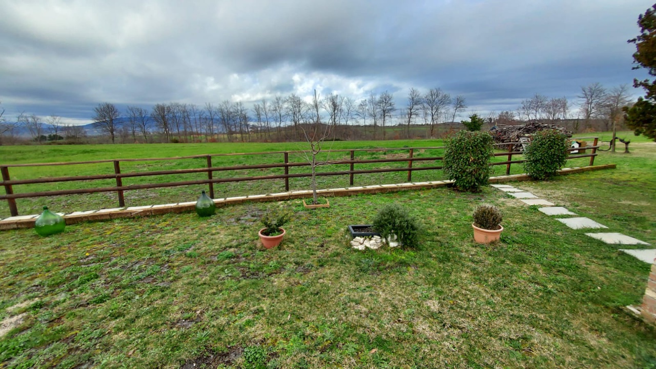 Terreno con giardino a Pitigliano