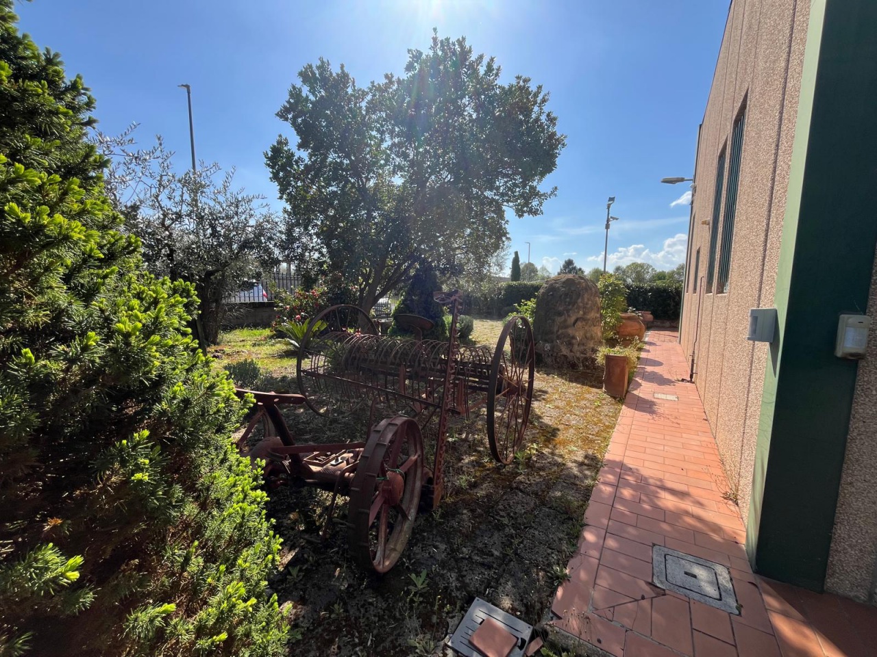 Capannone con giardino a Sorano