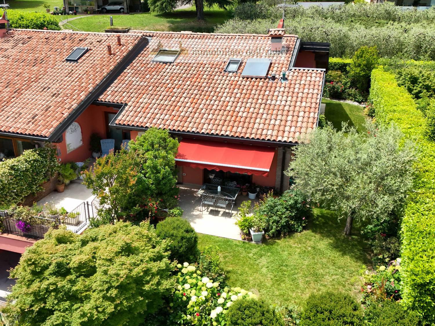 Villa Bifamiliare con giardino a Lonato