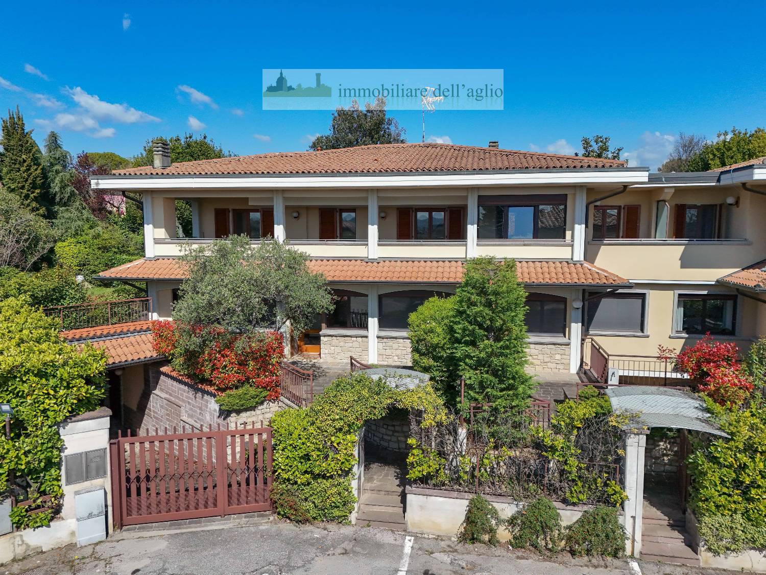 Villa con giardino a Padenghe sul Garda