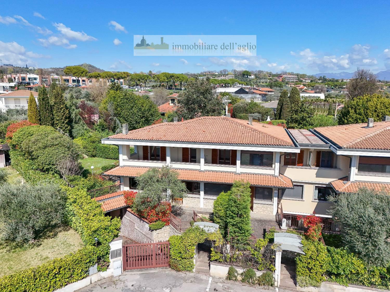 Villa con giardino a Padenghe sul Garda