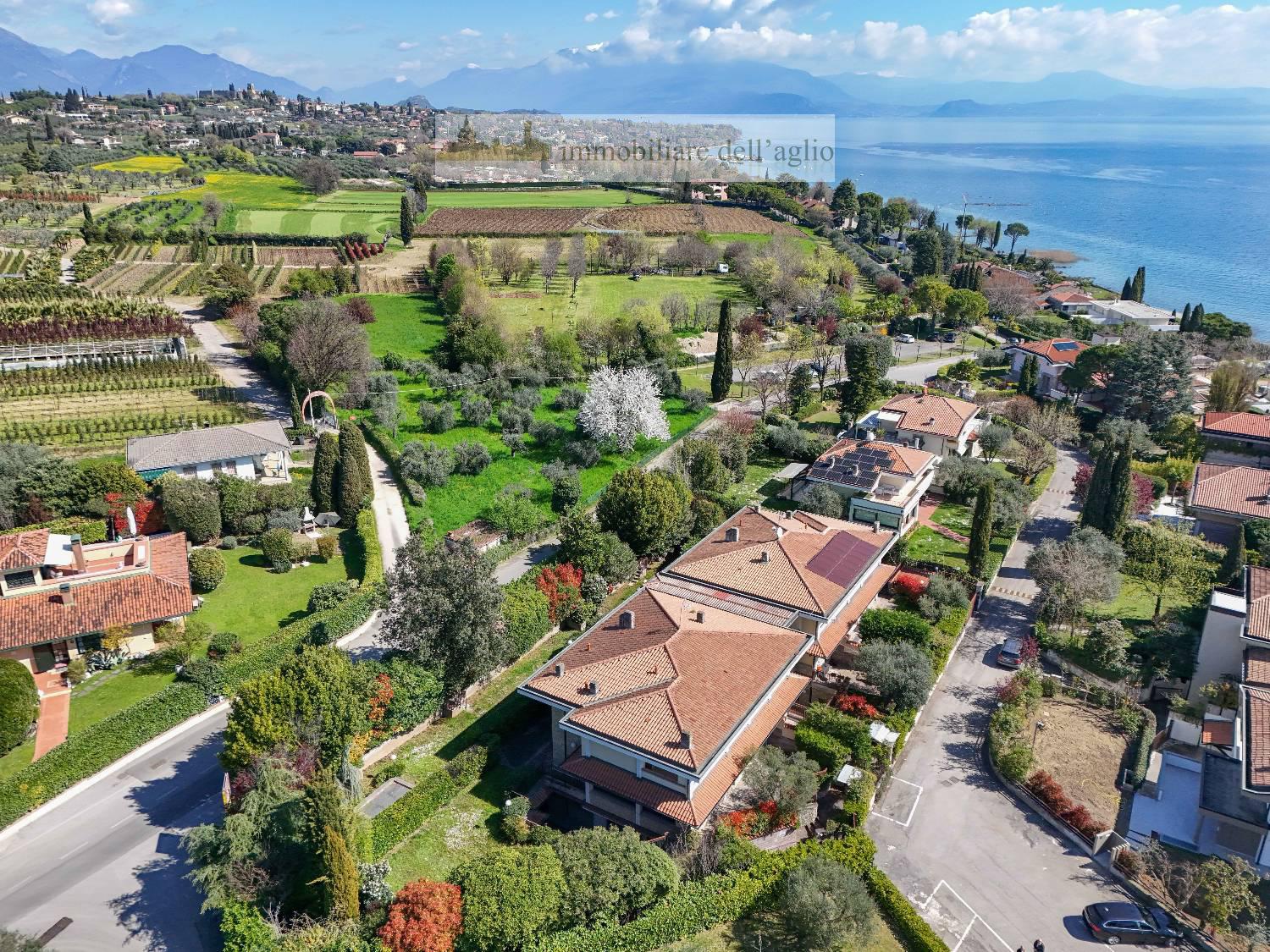 Villa con giardino a Padenghe sul Garda