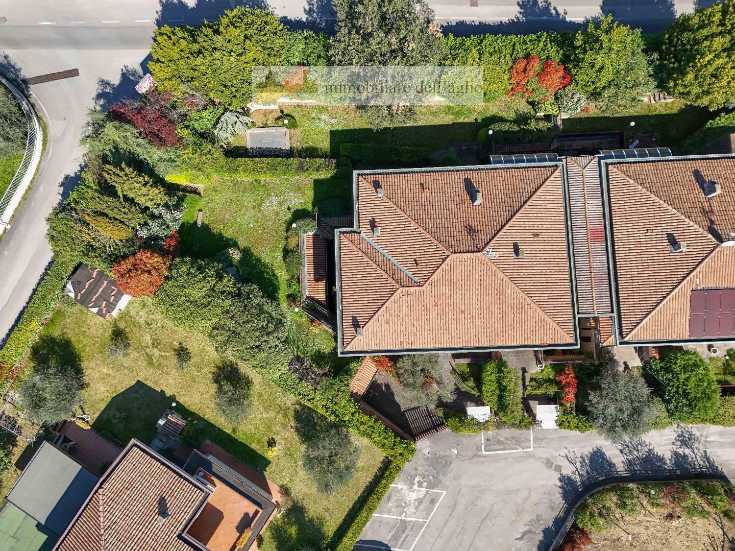 Villa con giardino a Padenghe sul Garda