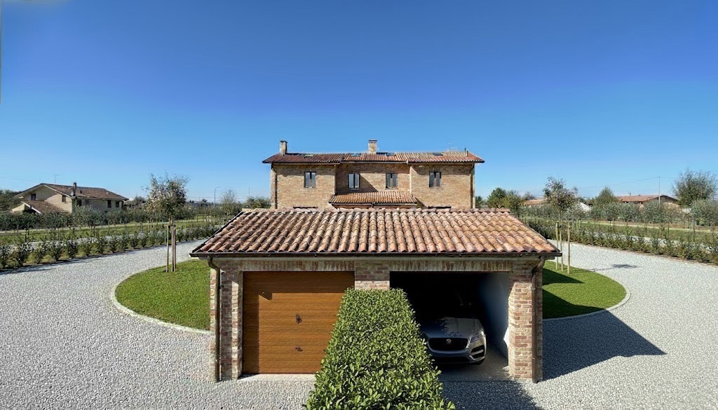 Villa Bifamiliare con giardino a Villa Estense